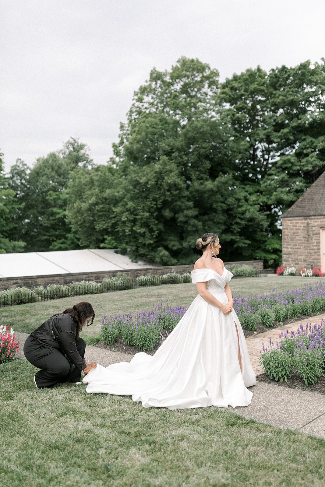bridal-concierge-on-wedding-day