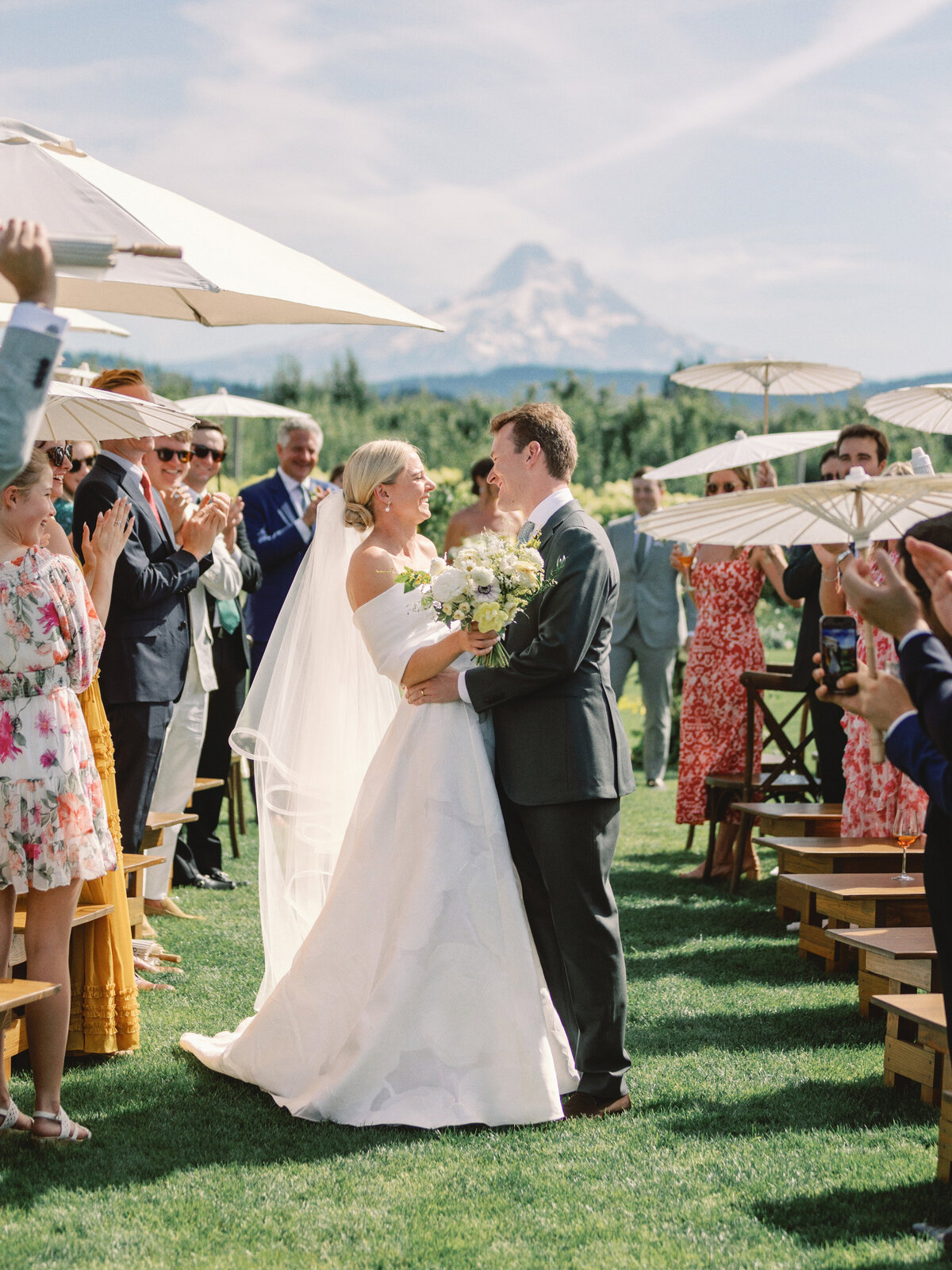 the-orchard-wedding-photos-by-the-tenneys-photography-in-hood-river-oregon-21