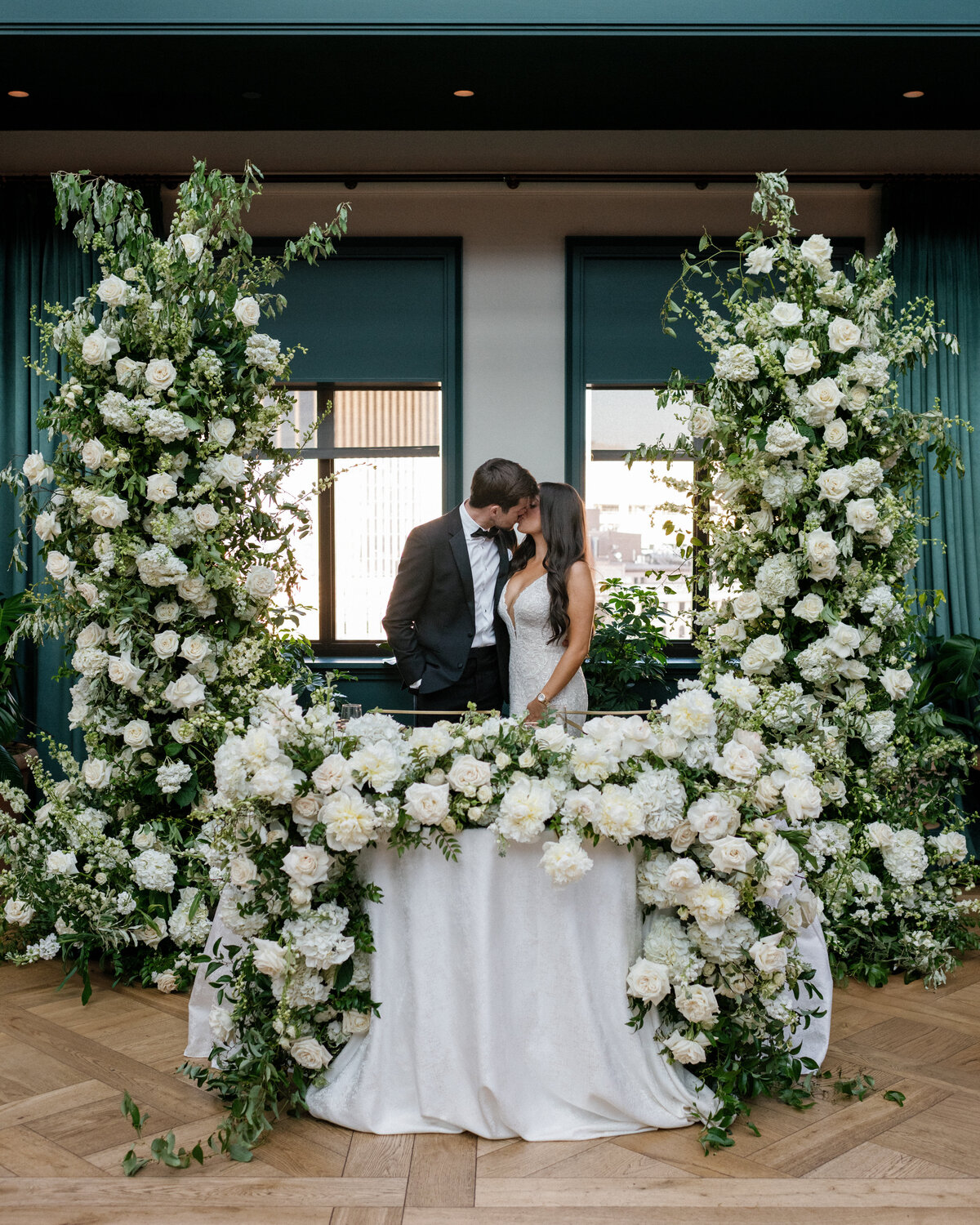 book-tower-detroit-luxury-wedding-photo-256
