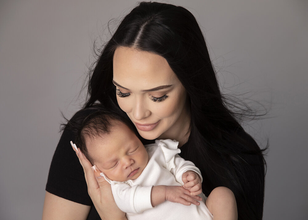 NEWBORN_BABYGIRLWITHMOTHER