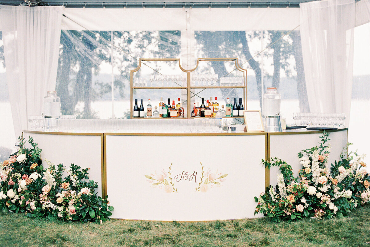 custom wedding bar, floral wedding bar, studio fleurette, afton mn wedding