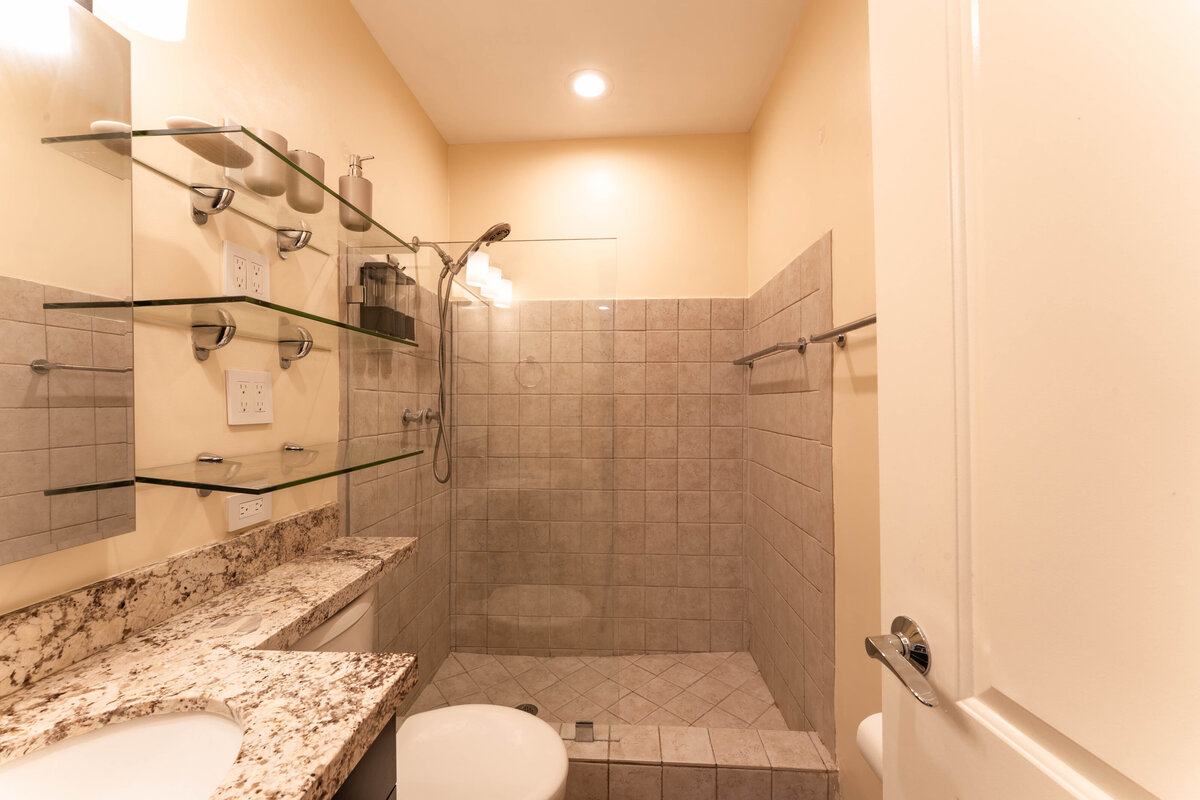 Bathroom 1 (1)
