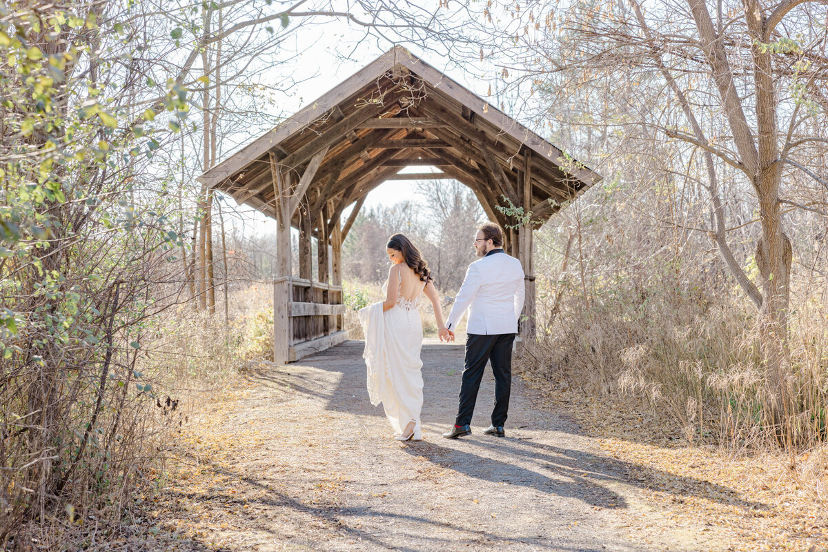 rochelle-jacob-ottawa-wedding-aquatopia-carp-2023-25