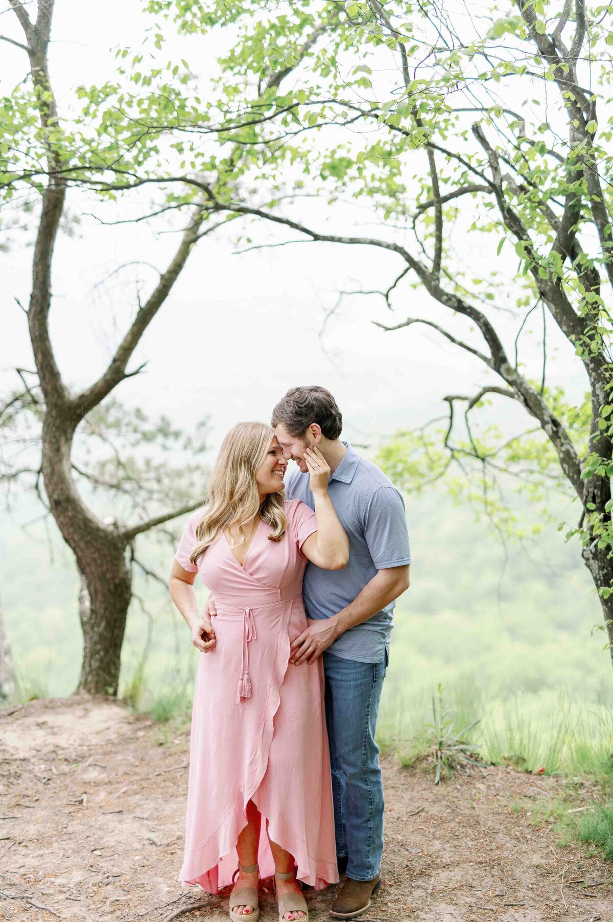 Alaina-Rene-Knoxville-Tennessee-Wedding-Engagement-Senior-Phtoography-Light-And-Airy_10