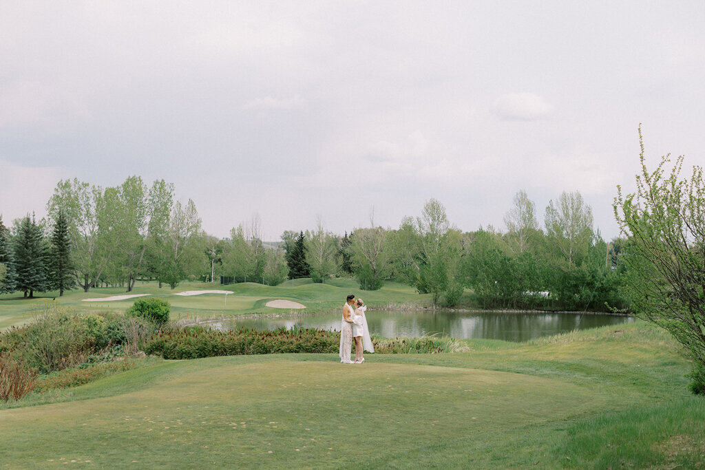 Coule kissing on golf course at Sugar Pine Island at Cottonwood.