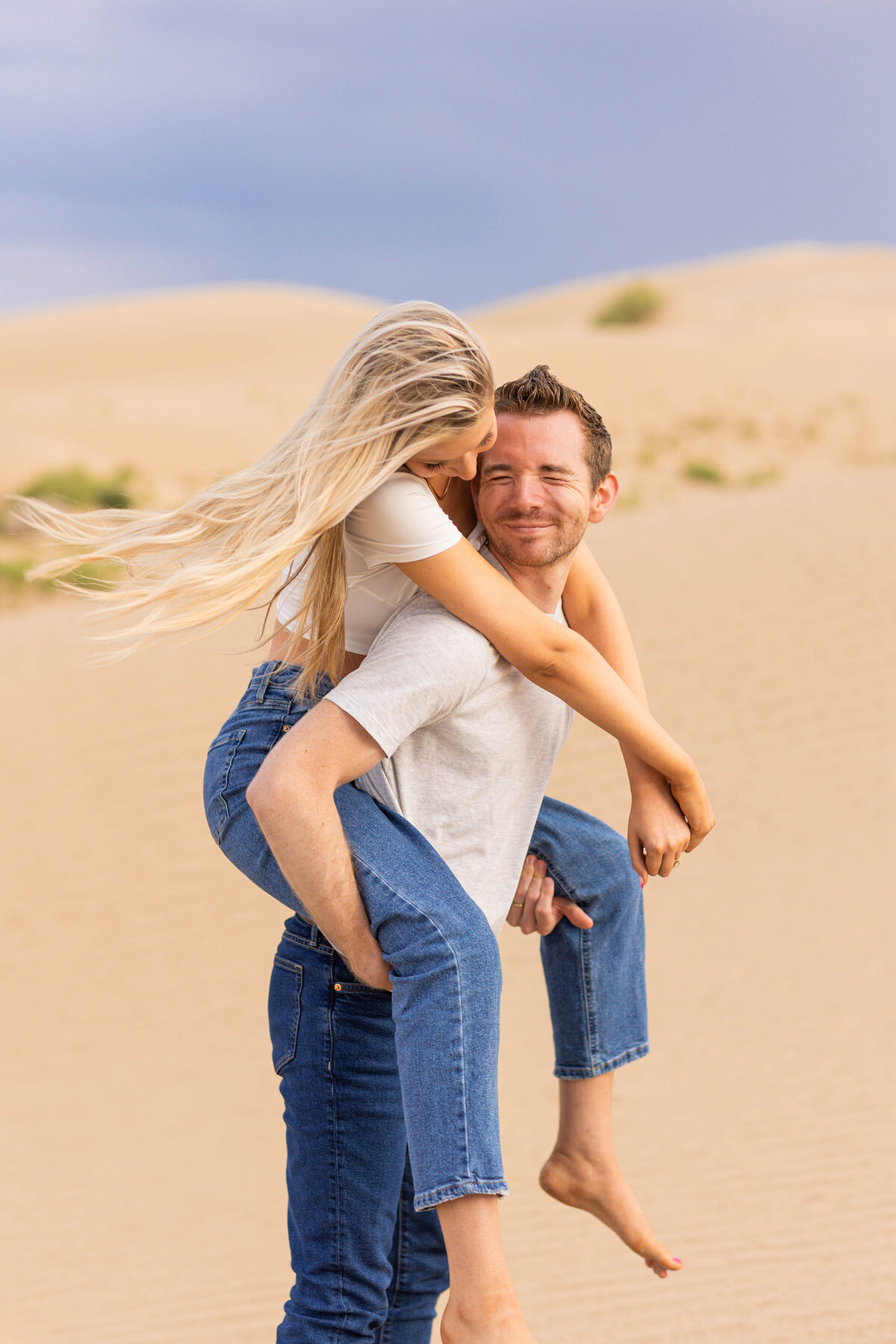 Sand-Dunes-Utah-Couple-engagement-Couple-10