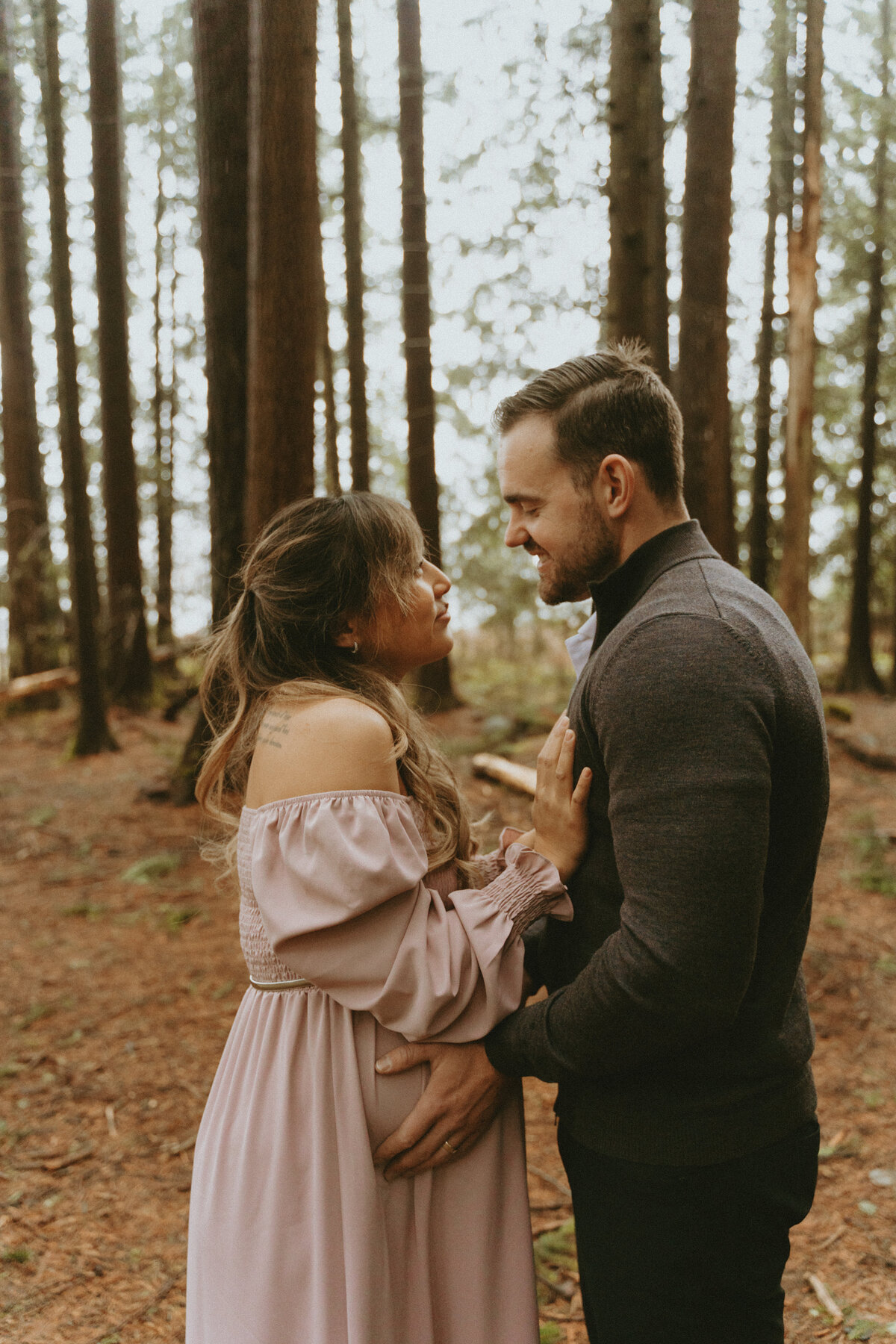 fairytale maternity photo session in a foggy woods