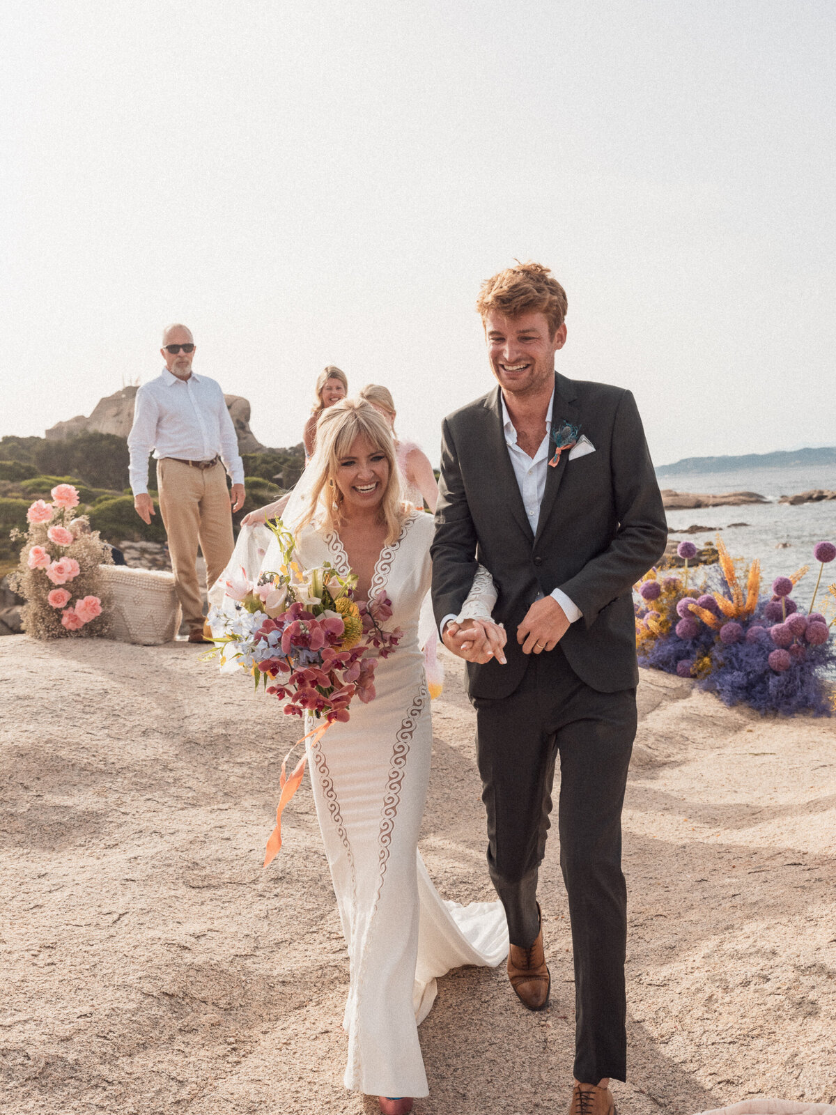 An extravagant and cool 70s-inspired wedding