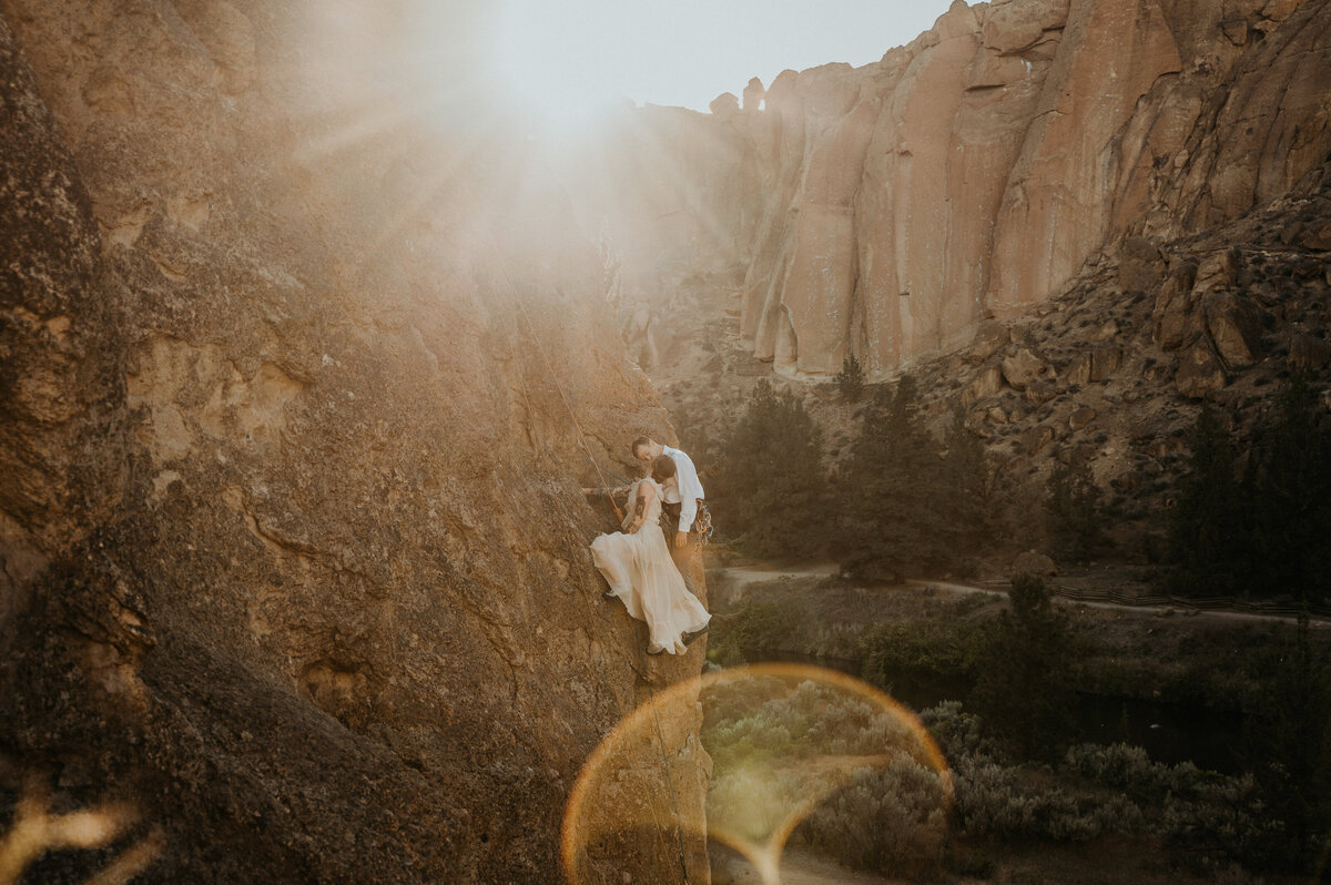 nickandbcsmithrockstateparkrockclimbingelopement-215