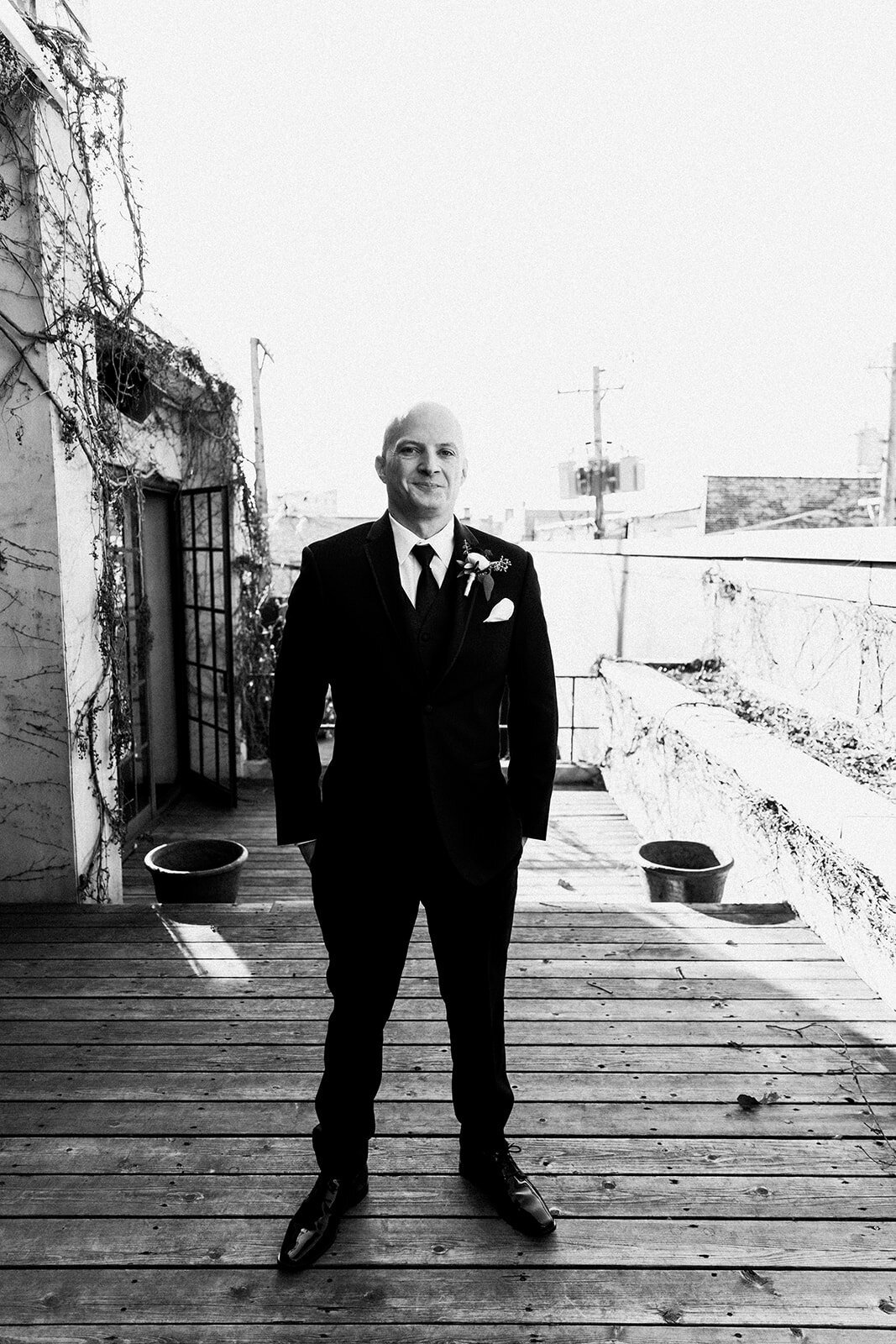 groom waiting on deck for first look