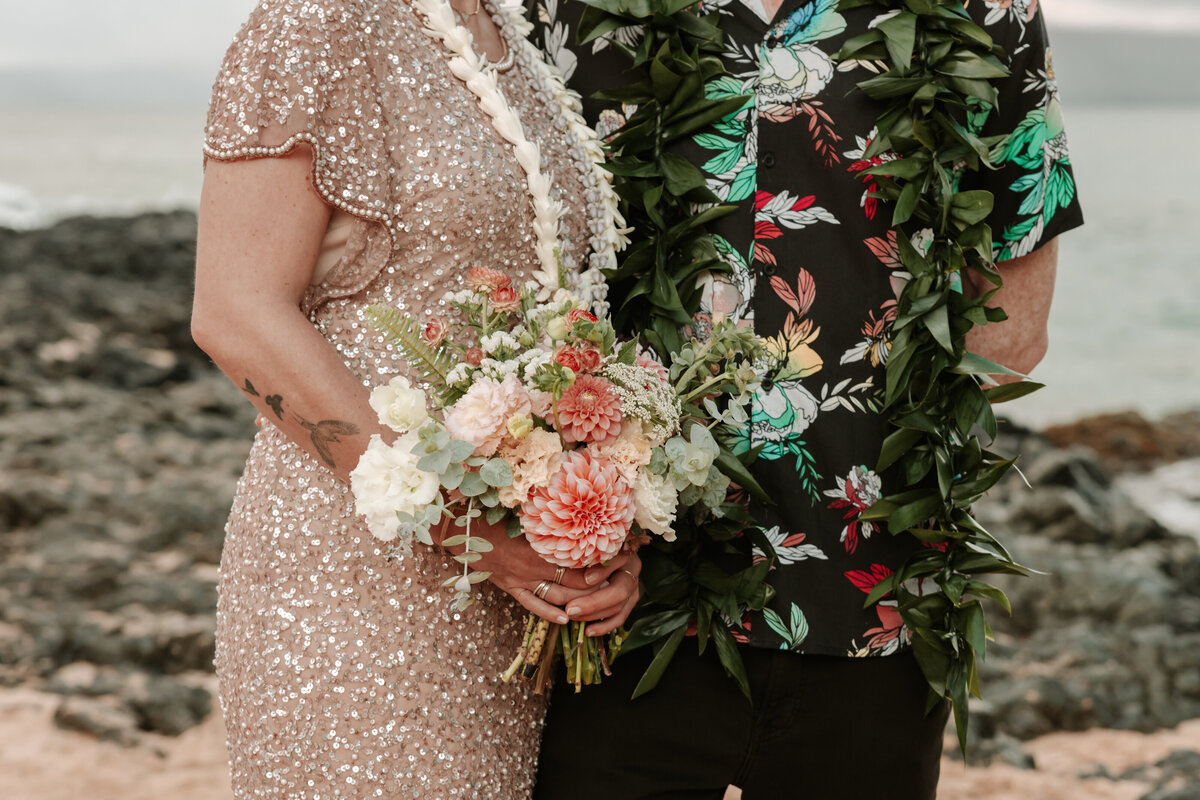 elopement bouqet in maui 