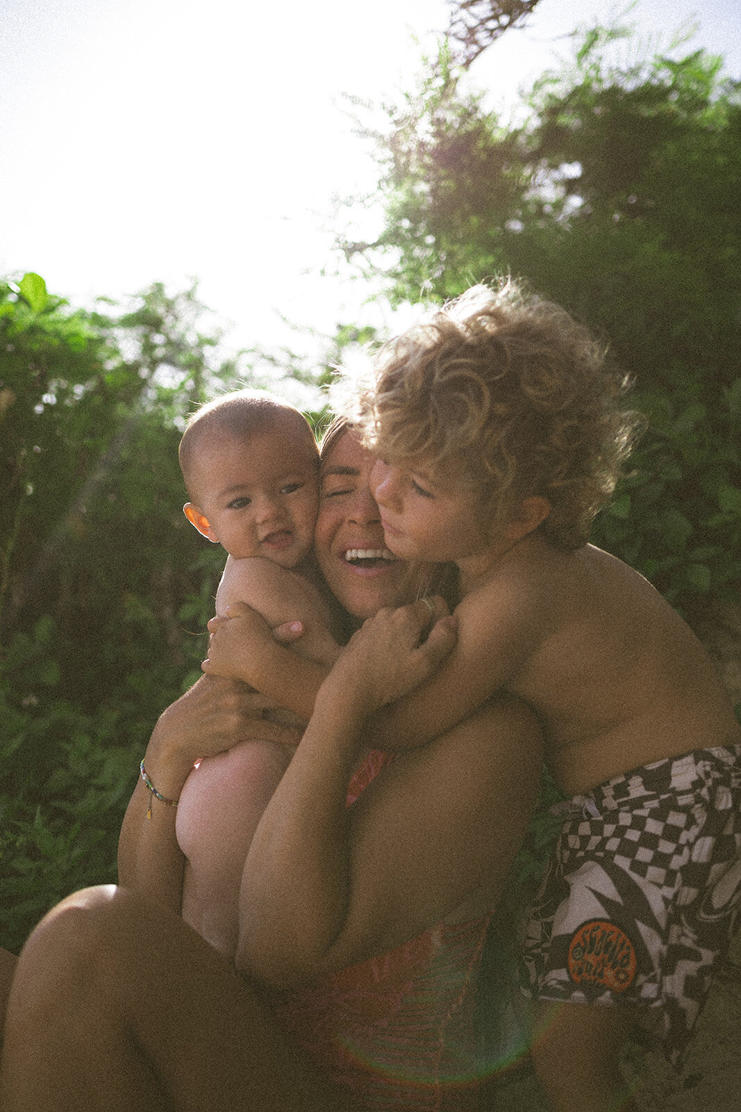 OahuBeachMotherhoodPhotos-52