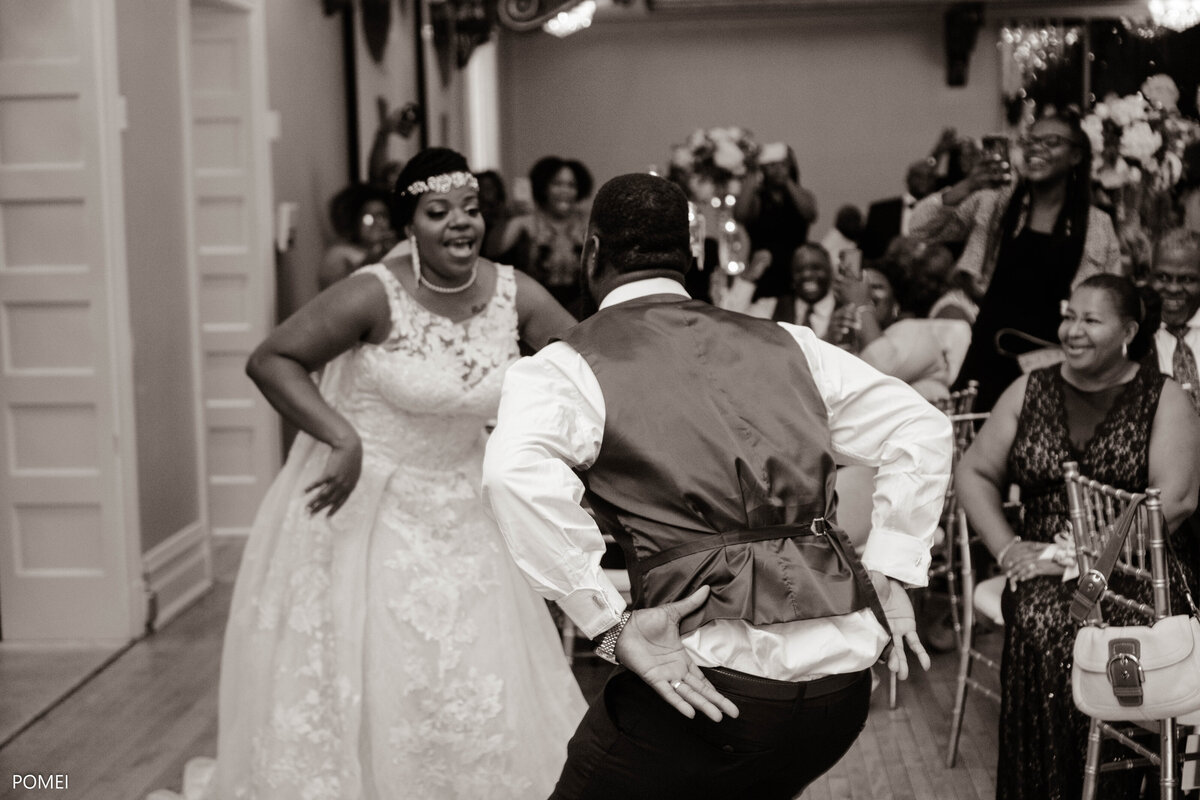 Wedding-Couple-Dancing-at-reception