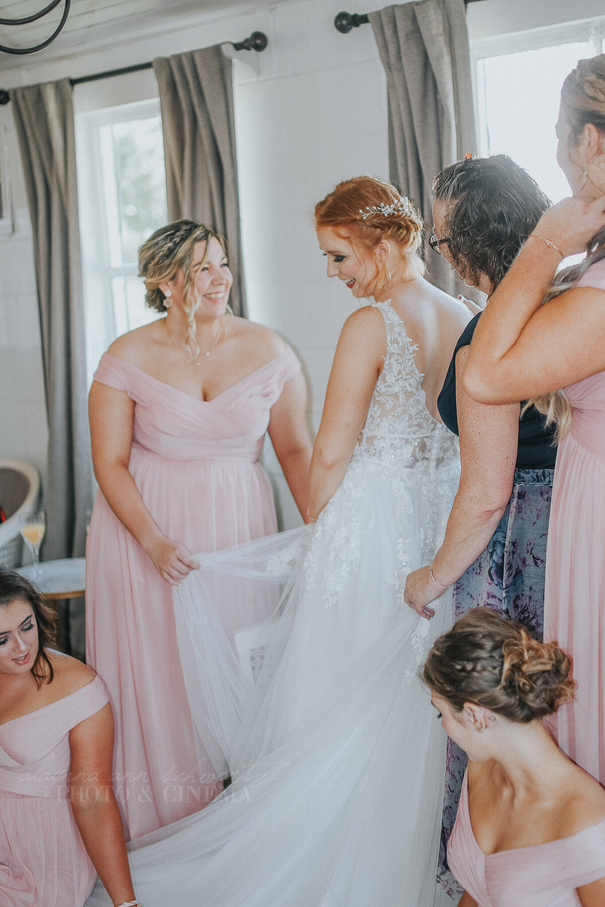 getting ready _ alaynna ann schwartz _ harpors vinyard _ iowa photographer _ playlife photography_0325
