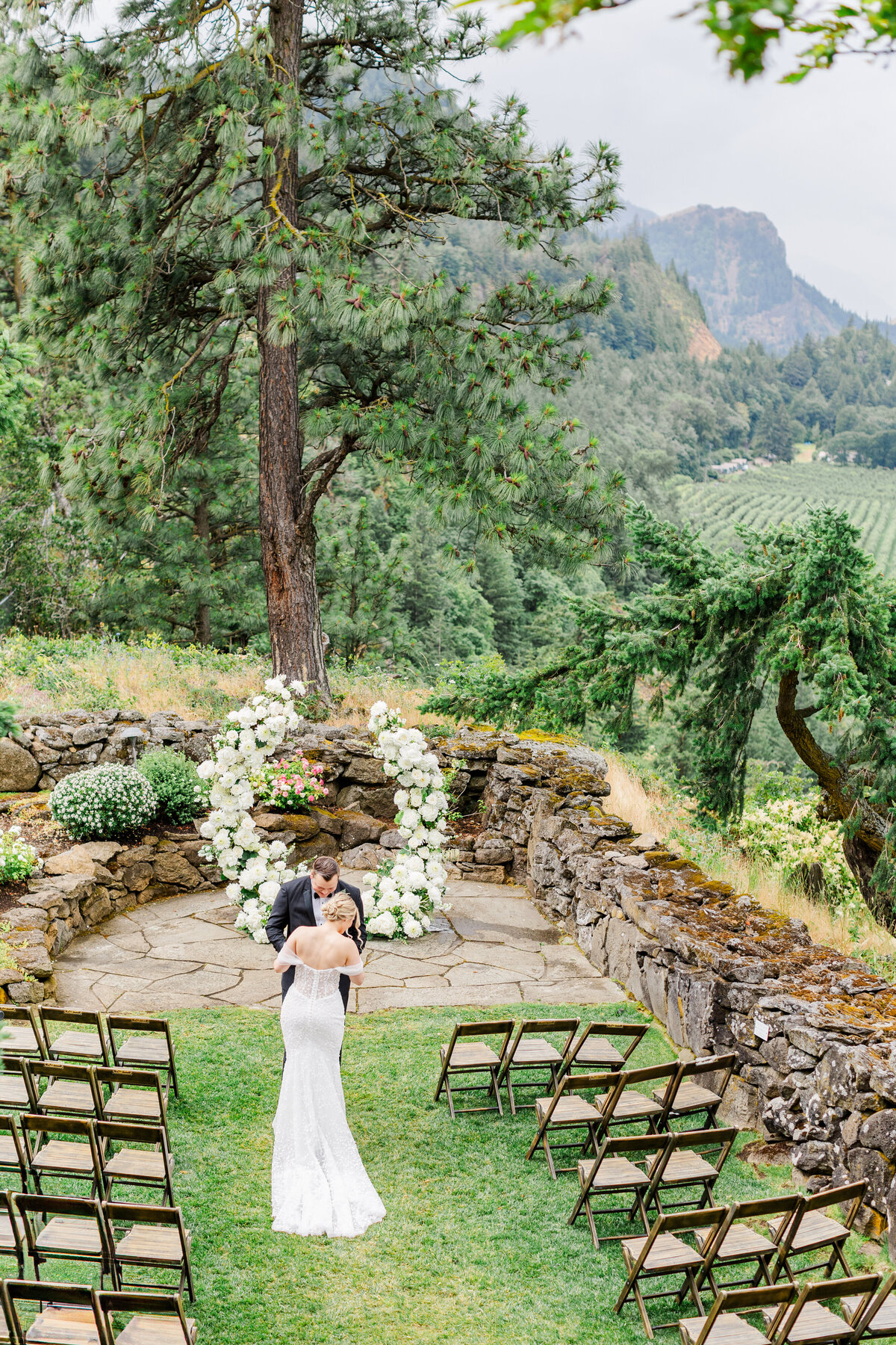 Bride and groom sharing first look at the griffin house in hood river