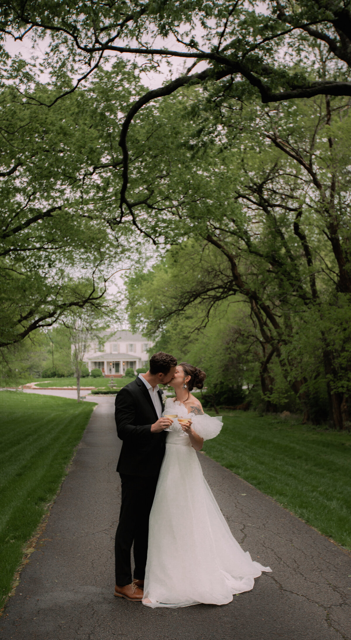 Tennessee Manor Wedding in Knoxville. Dana Photo Co. Inquire now
