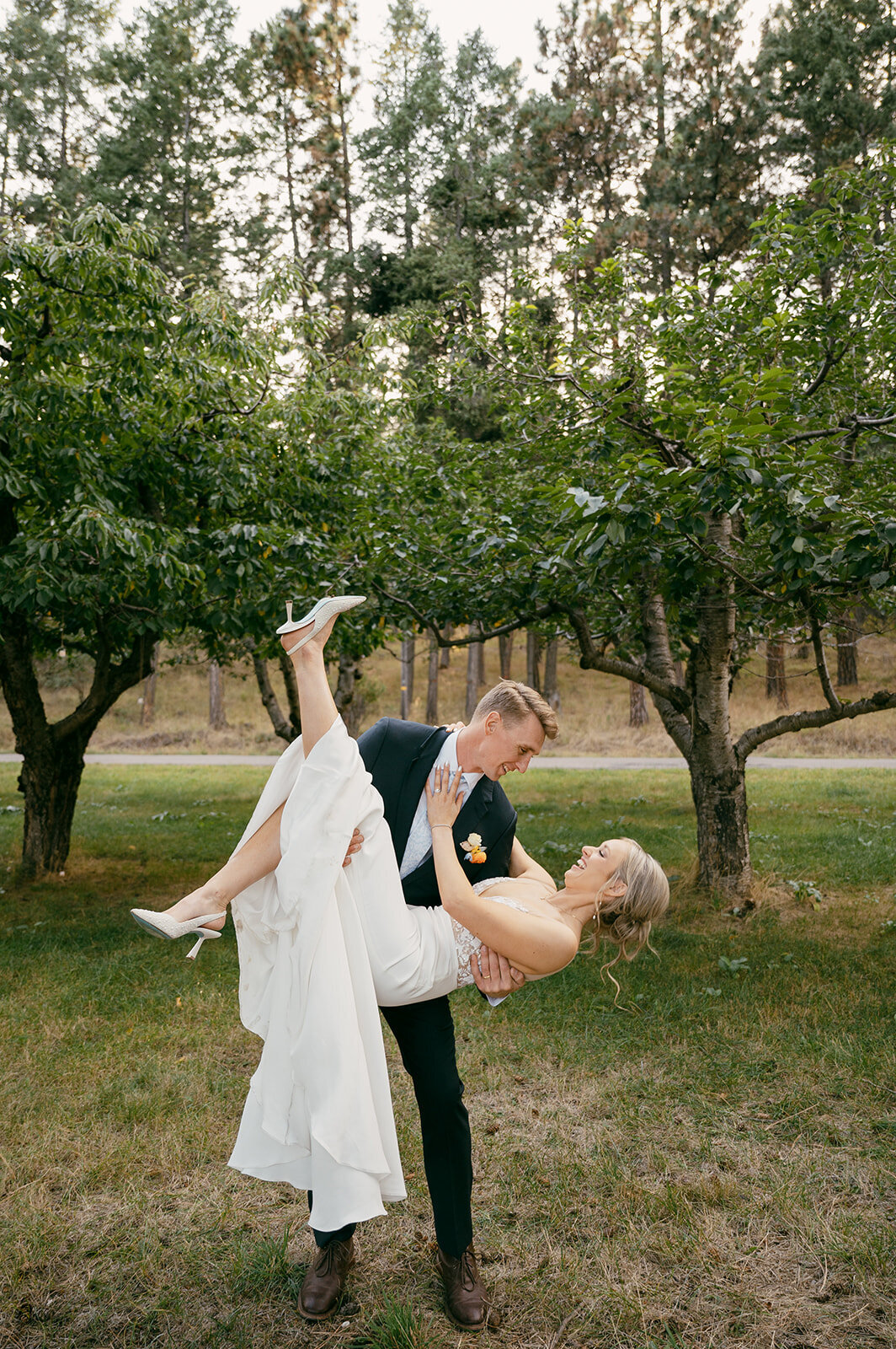 presley-gray-photo-whitefish-montana-luxury-wedding-4402