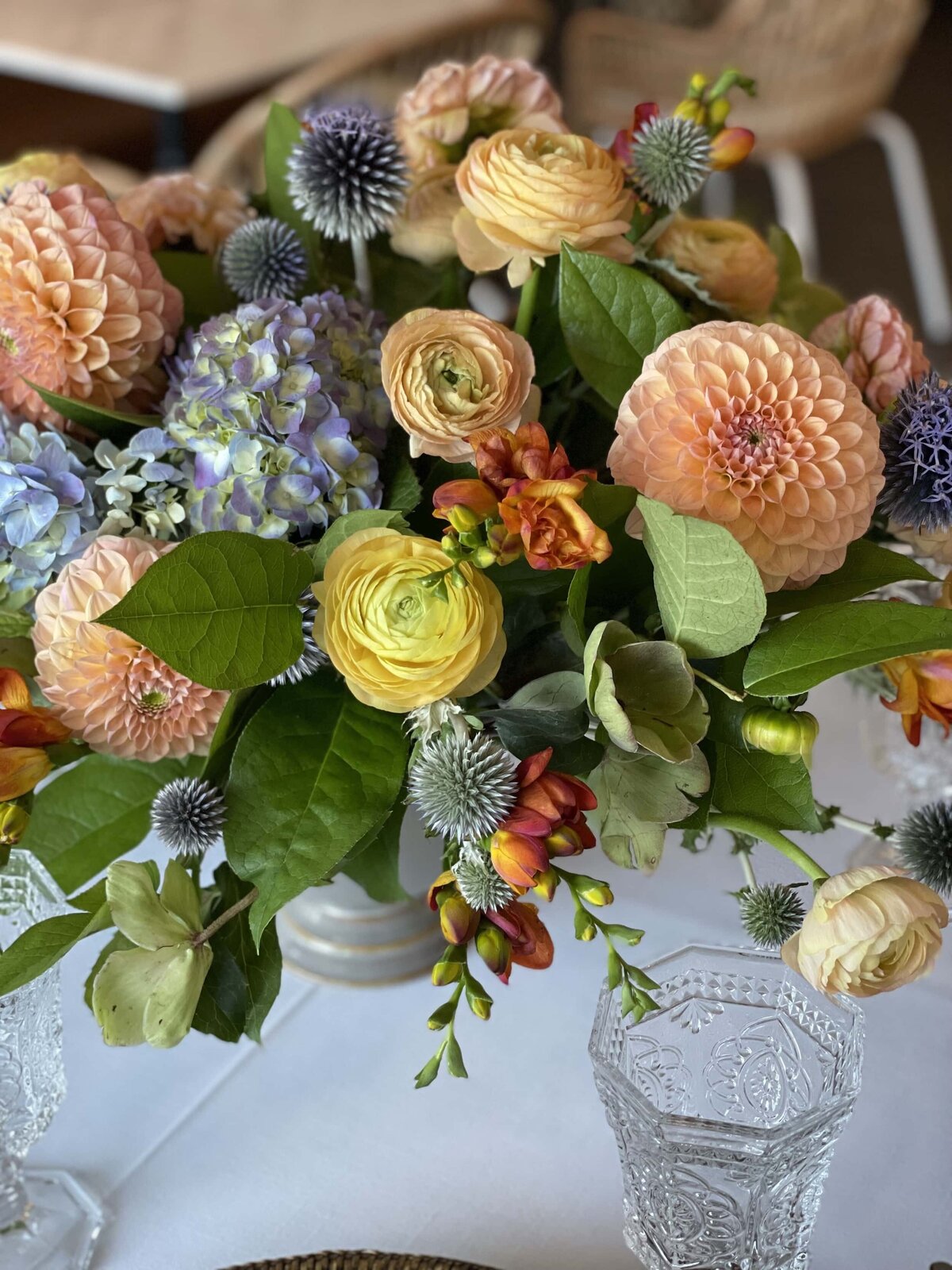 Summer dahlias centerpiece