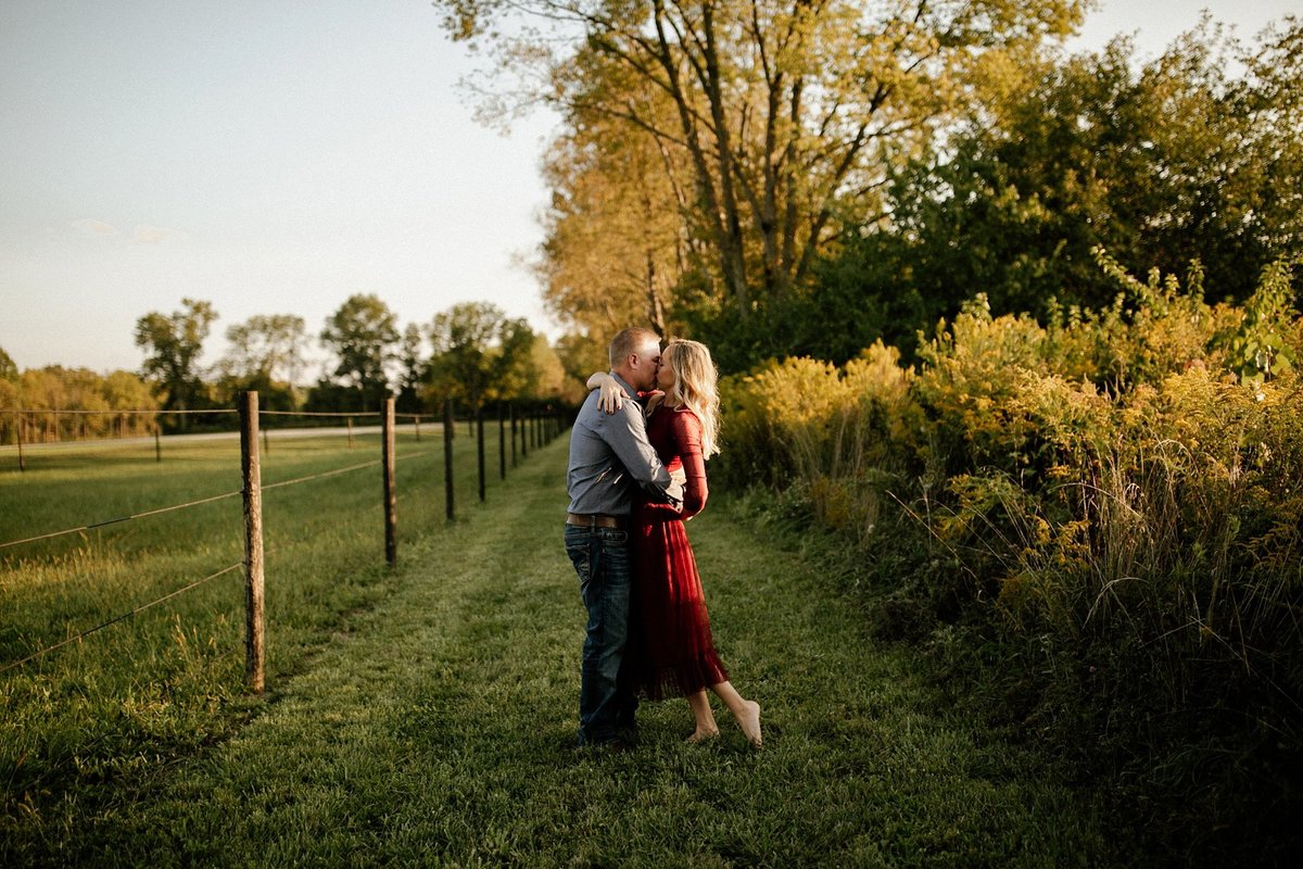 megan-renee-photography-anderson-horse-farm-engagement-session-tabby-john-3