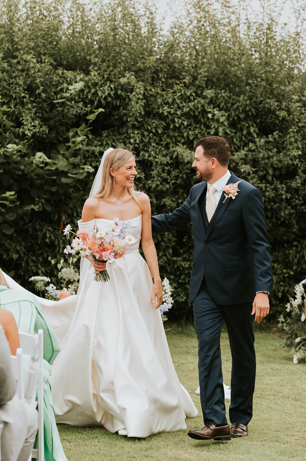 Issy-and-Bella-Floral-Design-Wedding-Florist-Herefordshire-Broadfield-Court-j&N64