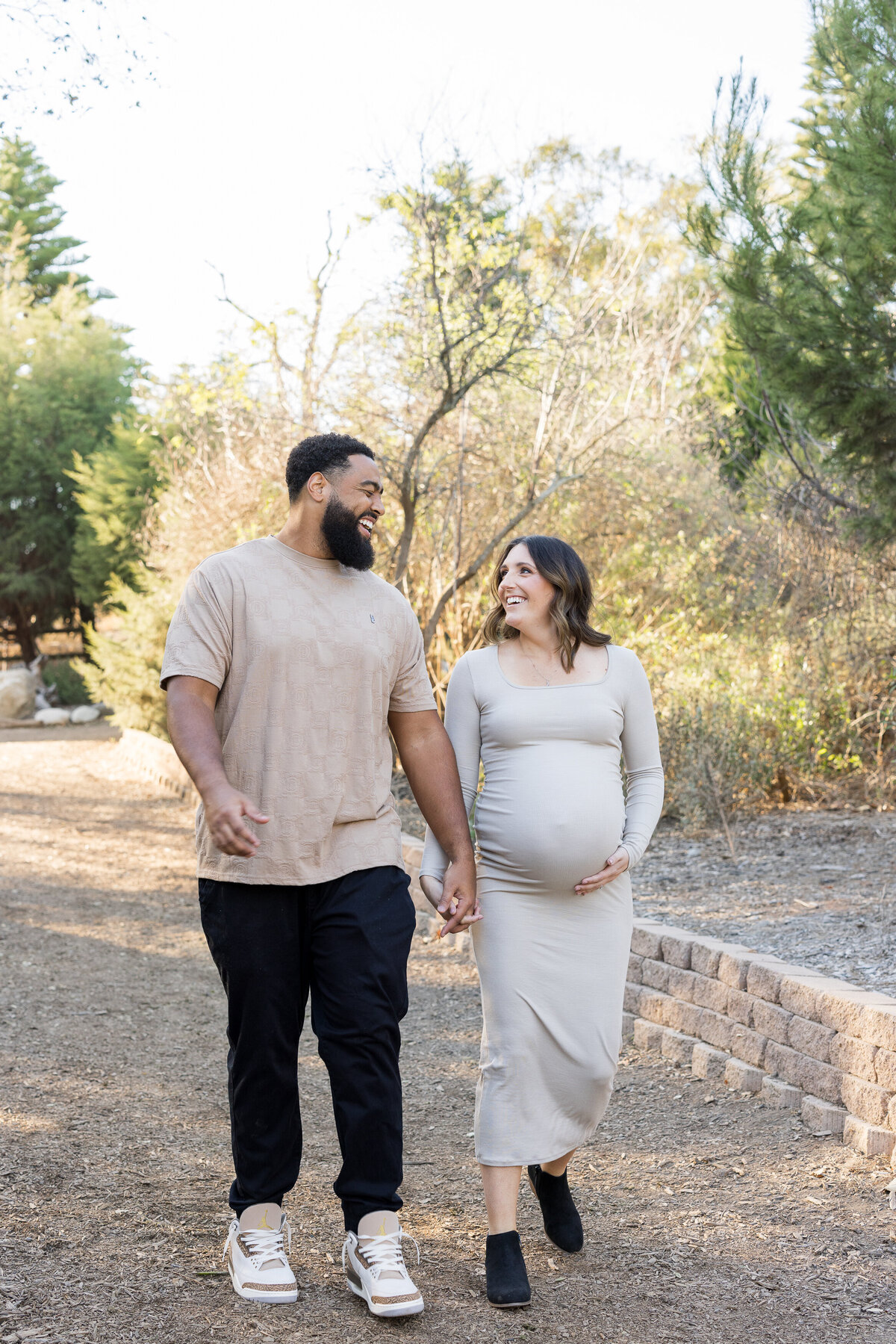 candid maternity photo