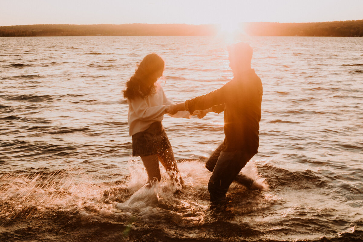 britt-nate-engagement-cottage-lake-beach-algonquin-fall-autumn-19