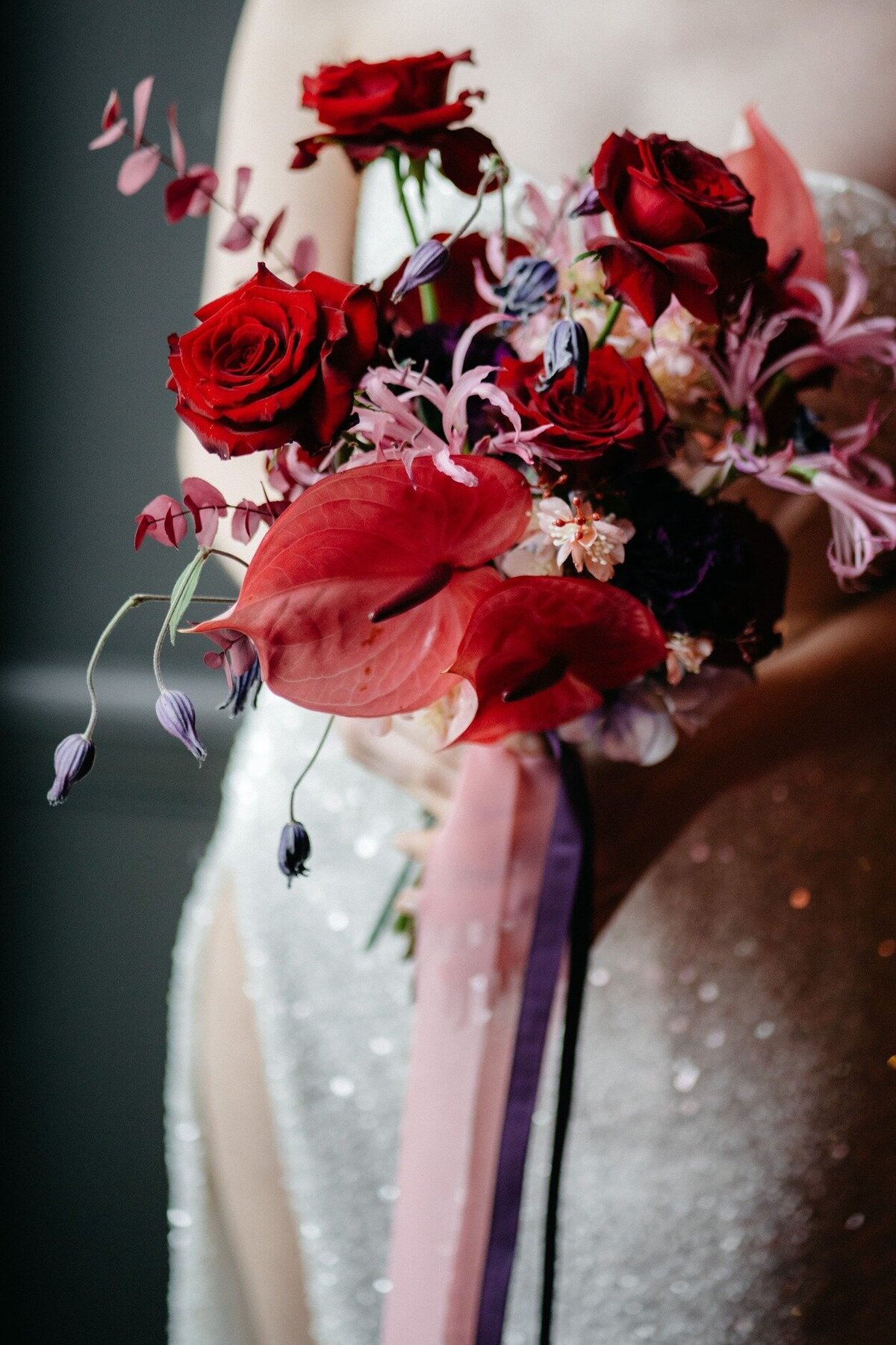 bouquet-mariee-rouge-violet-et-rose_2