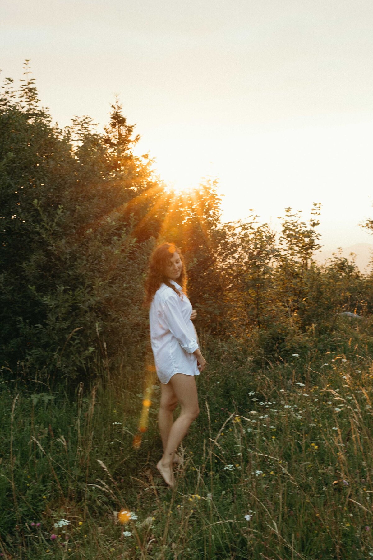 Babybauchfotoshooting Salzburg Fotografin Babybauchfotos Babybauchbilder See Sonnenuntergang authentisch