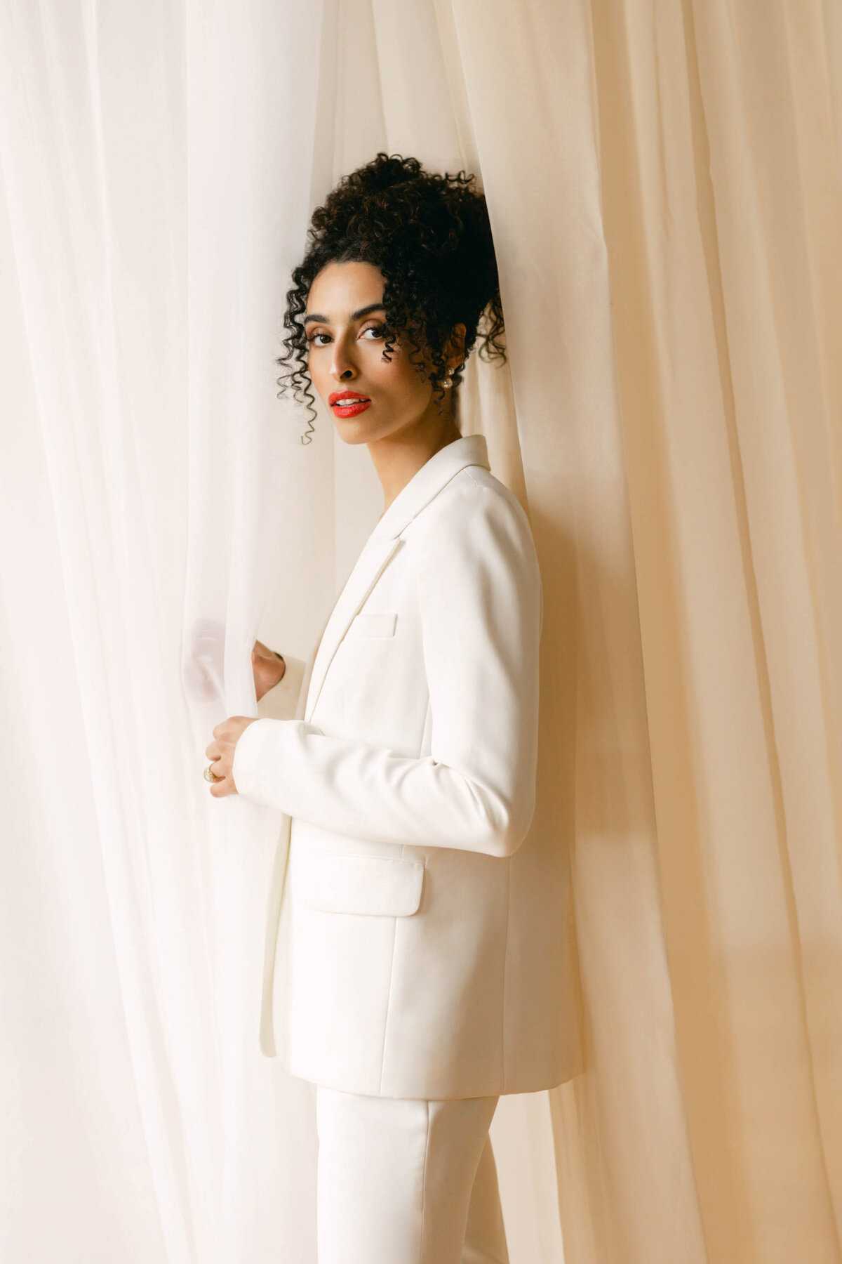 515-Cool-Girl-Bride-Inspiration-at-Toronto-Carpet-Factory-Creative-8