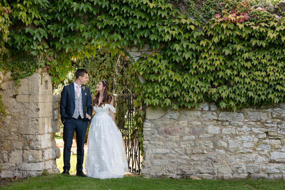 Notley-Abbey-wedding-photography-1021