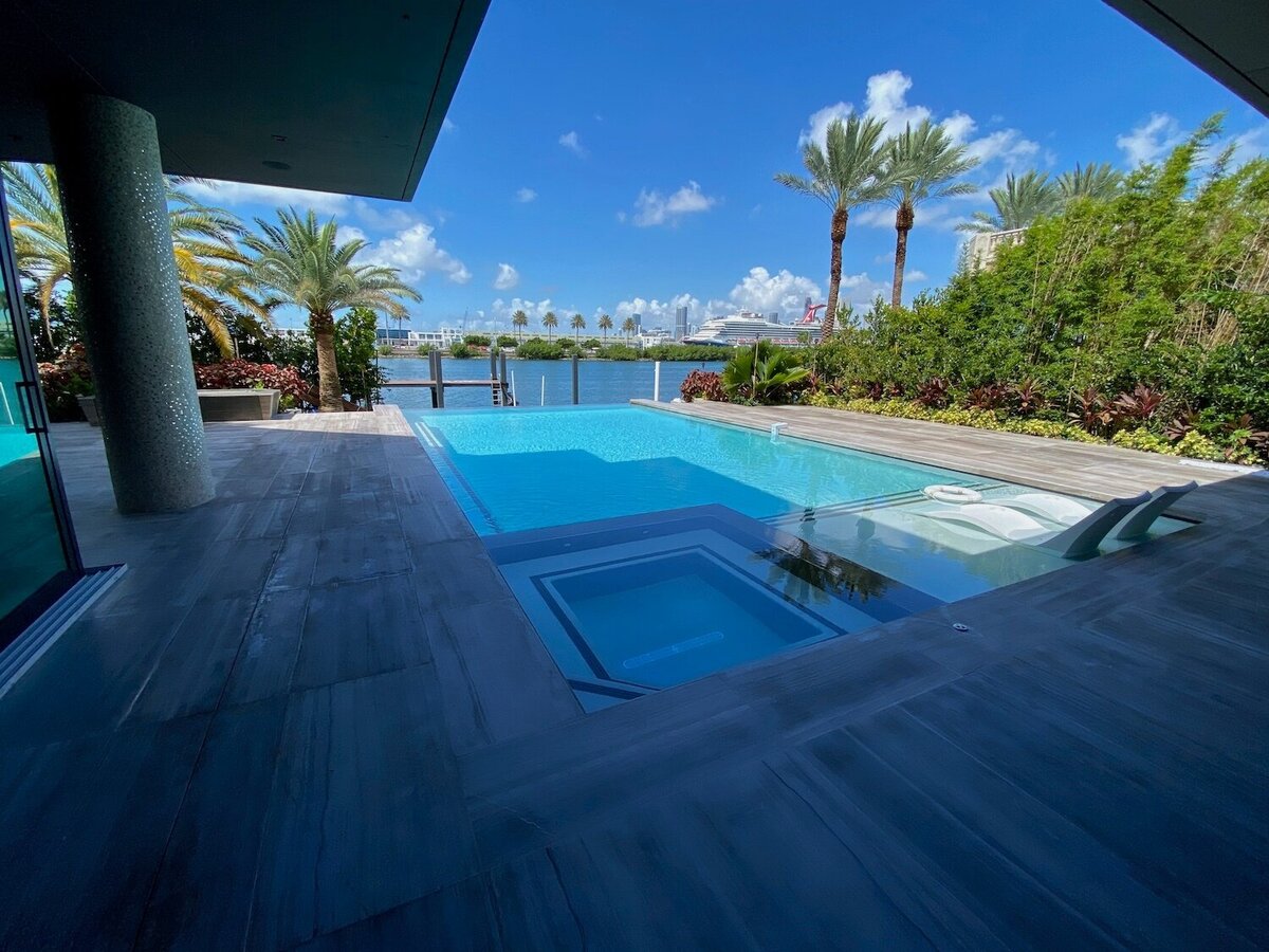 Swimming pool and spa with tanning ledge
