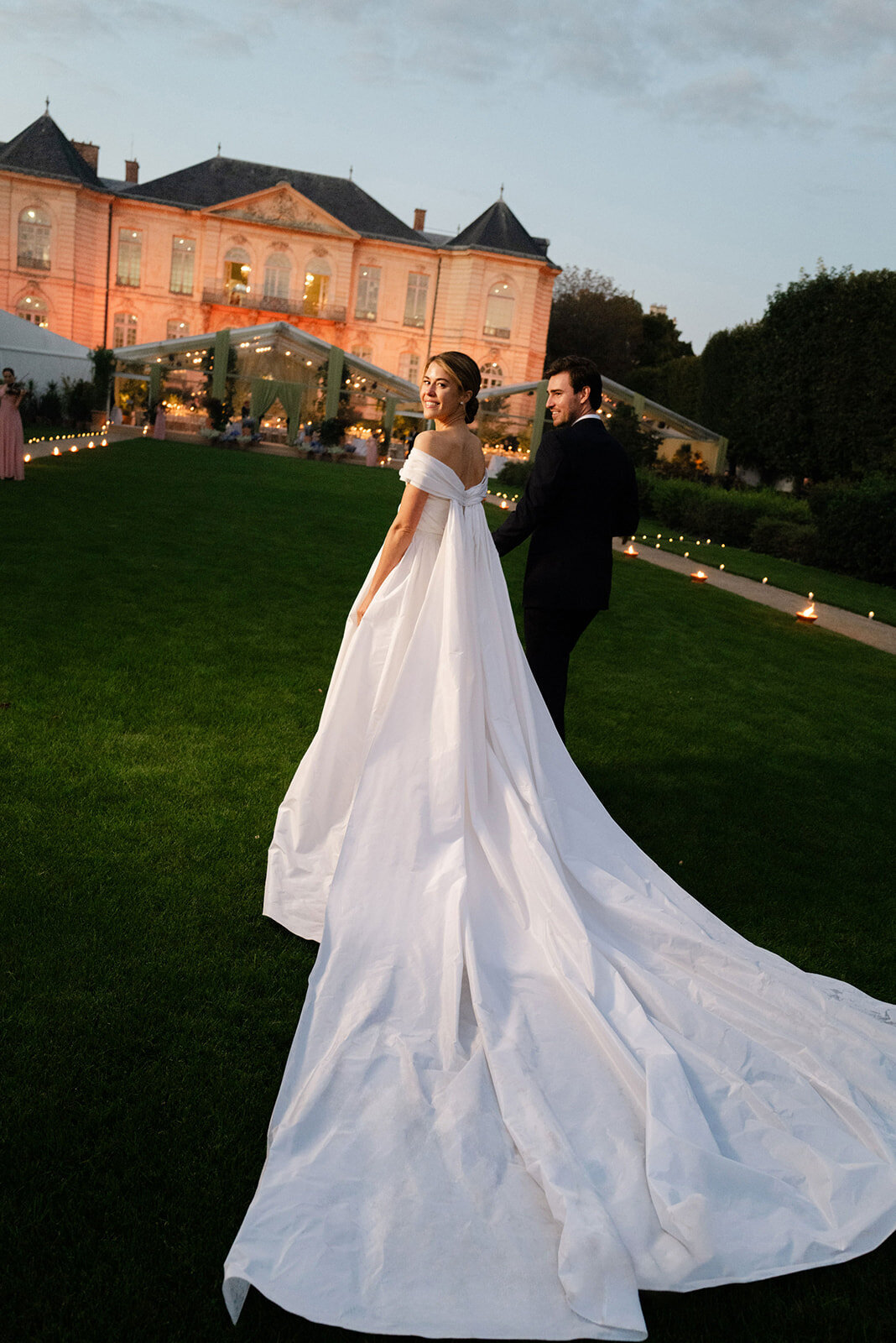 101-REVISED-052EW-ARTISTS-FAVORITES-FINAL230923-EMILIE-WHITE-78