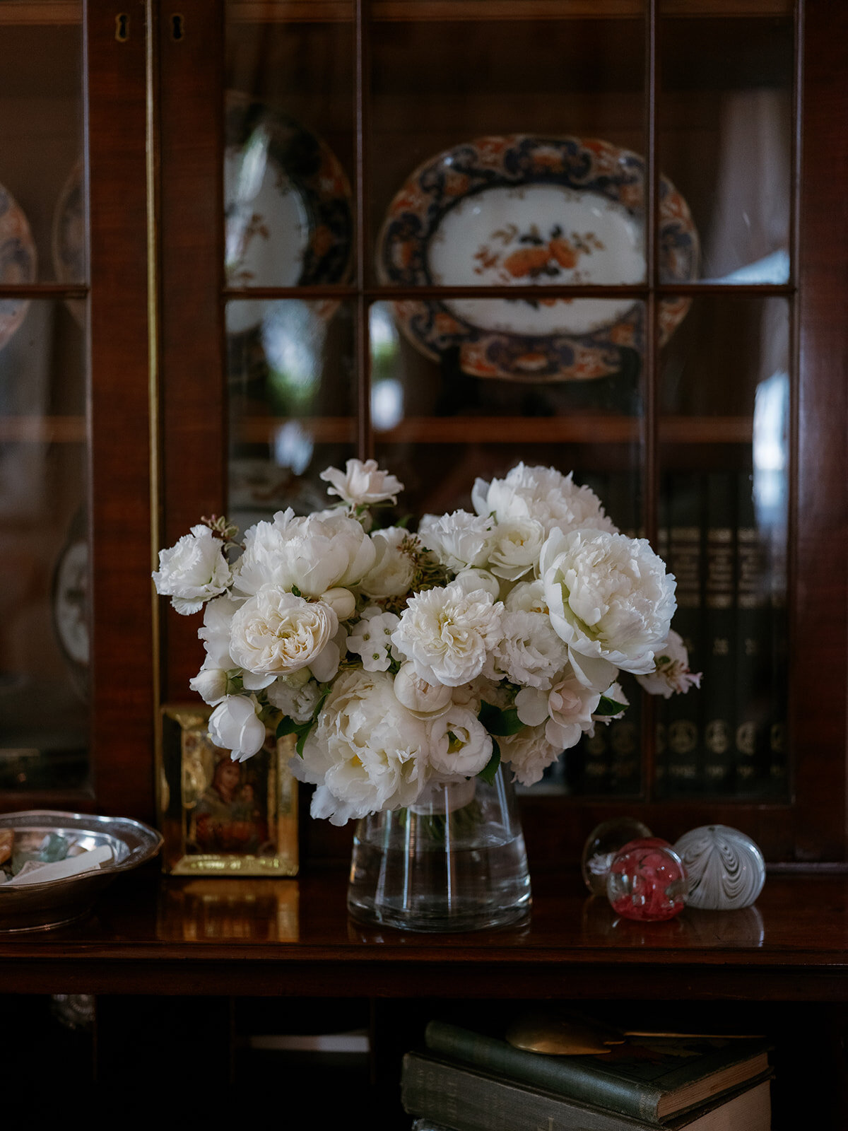 Classic Charleston Wedding with green & white at Hibernian Hall by Sarah Bradshaw 0135