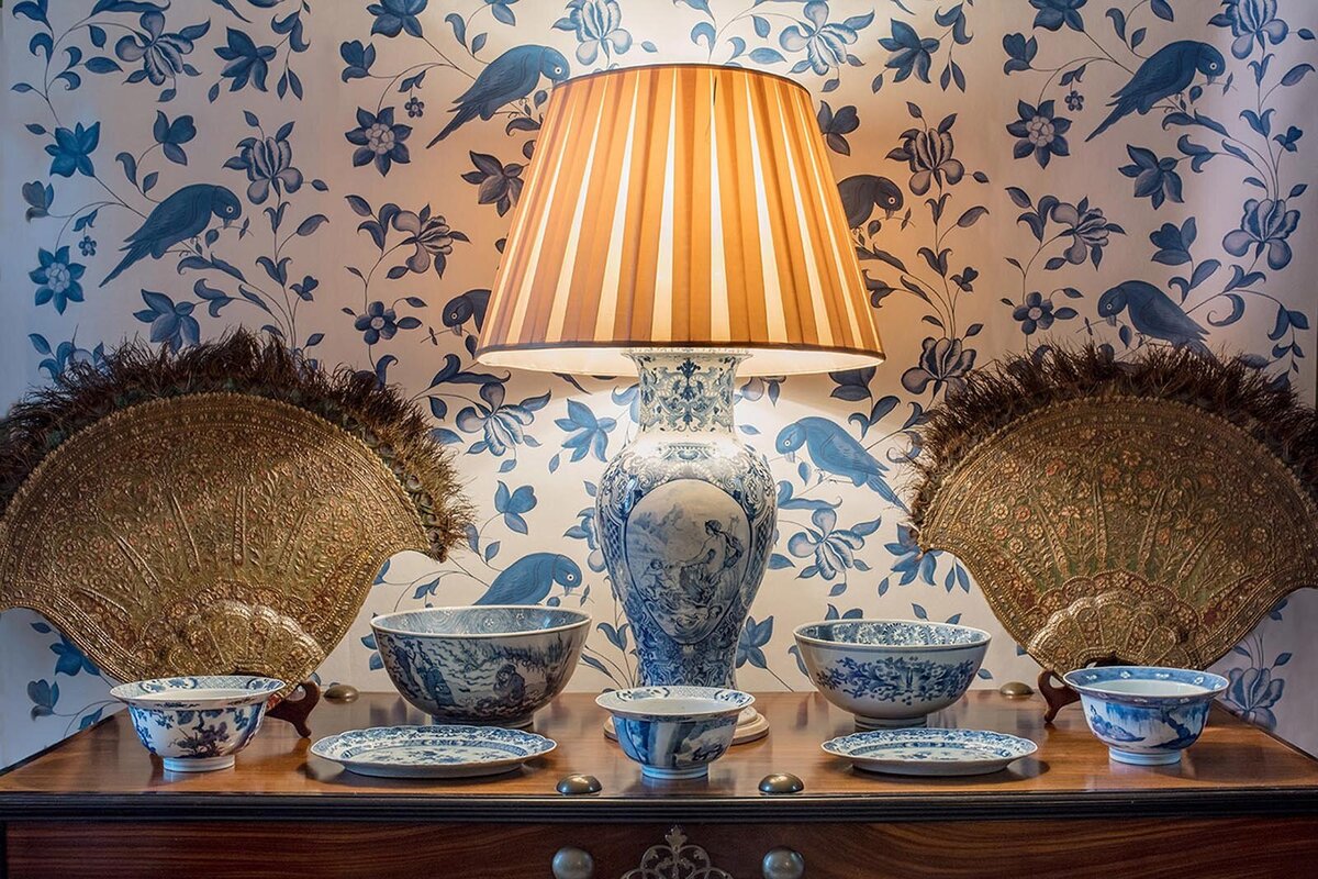 Sideboard + Delftware with Blue Utopia