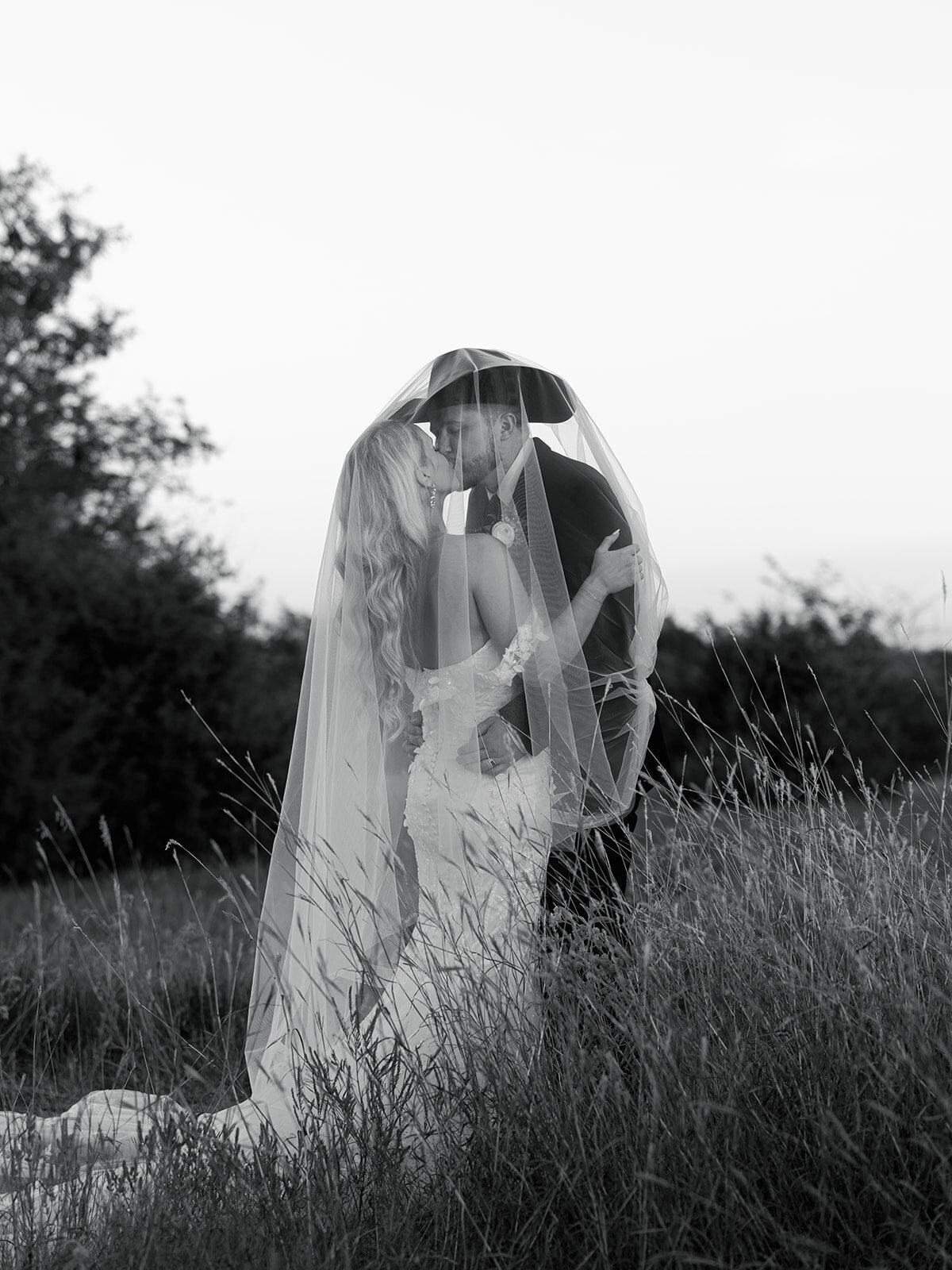 2025-10-11_DykesWeddingPreviews_MollyMurphyPhotography-84