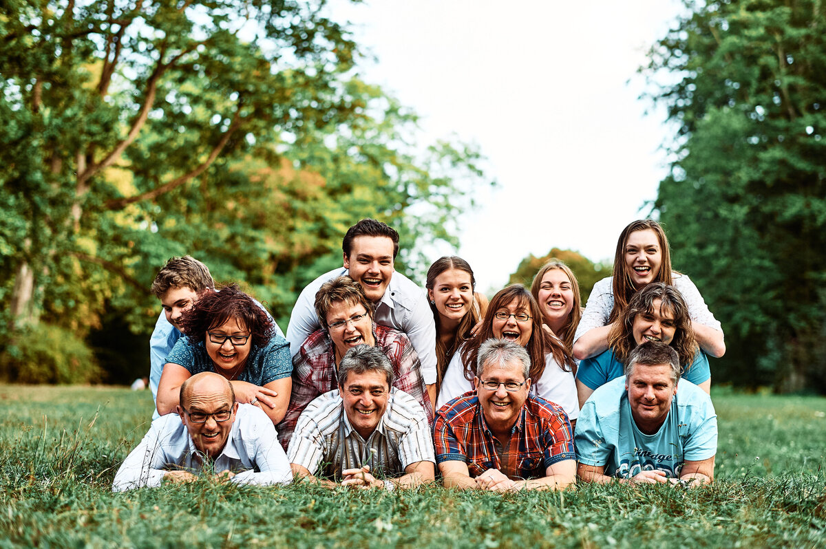 026-Outdoor-Foto-Session-Große-Familie