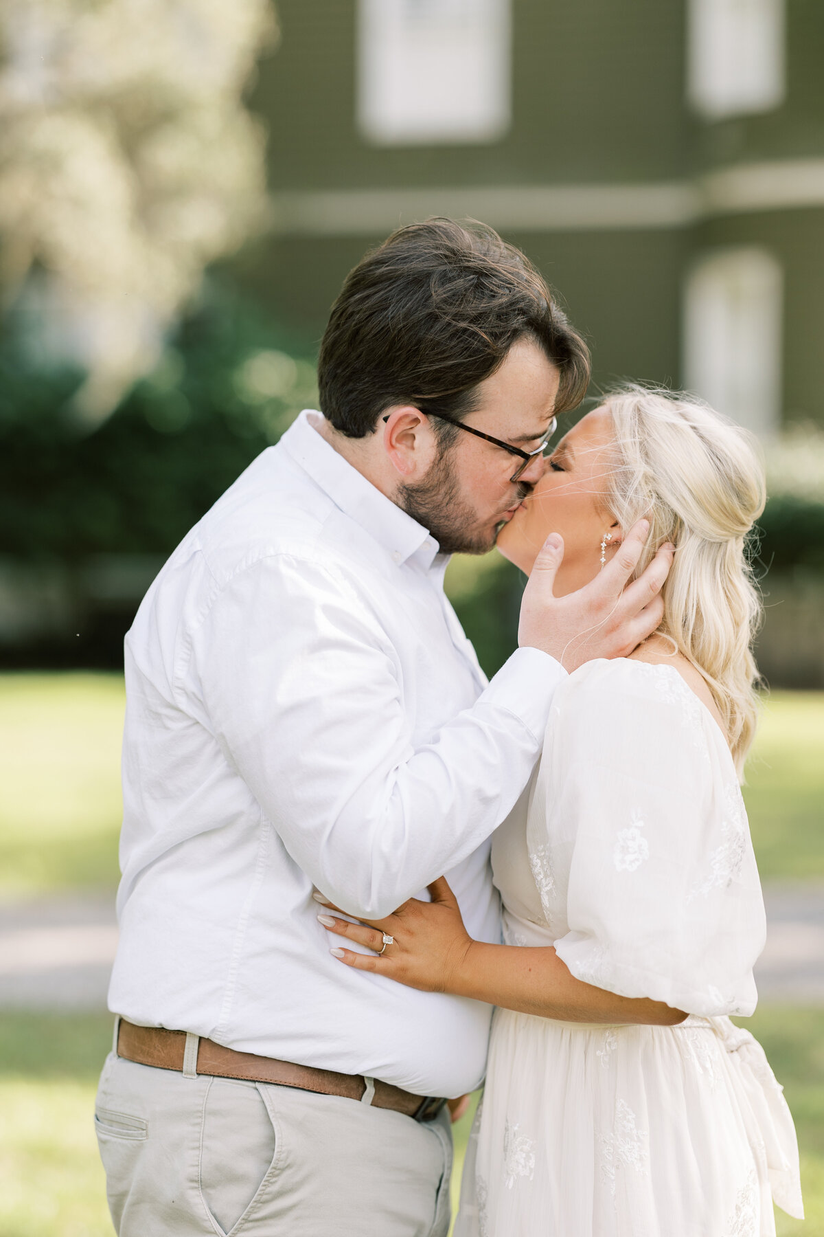 timeless-white-themed-georgia-engagement-photography-13