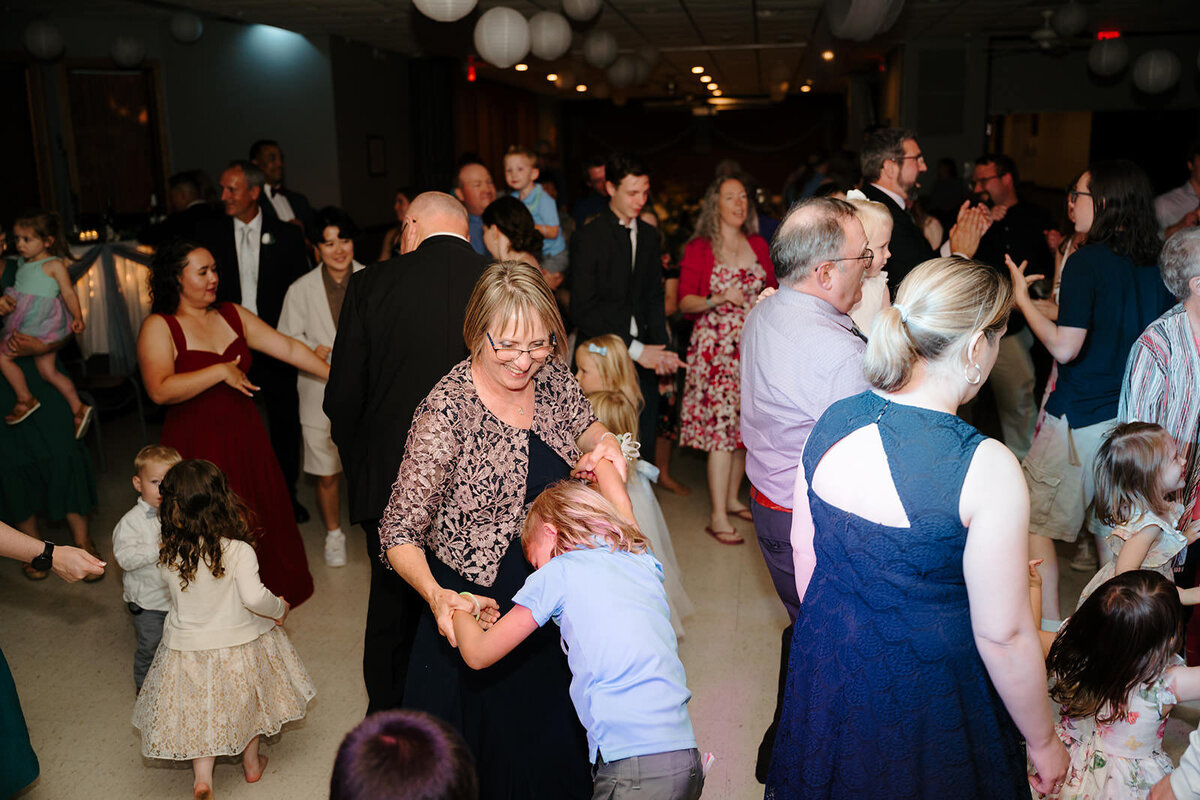 Traditional summer church wedding Rochester MN | Oduma photography -201