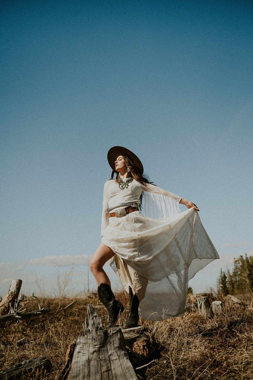 western-boho-glacier-park-elopement-presley-gray-photo-9138