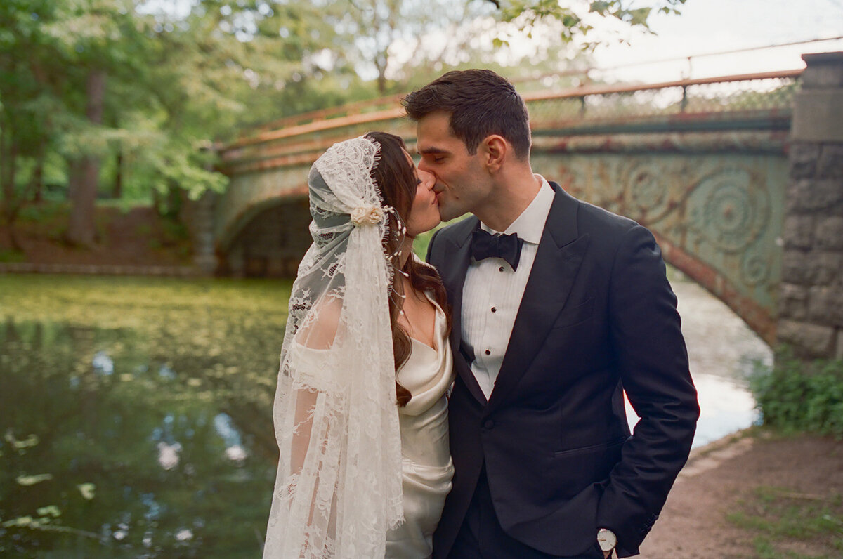 Faye-Fern-Creative-Ruby-Olivia-Rae-Hersey-Eugen-Hotaj-Prospect-Park-Boathouse-Wedding-First-Look-05
