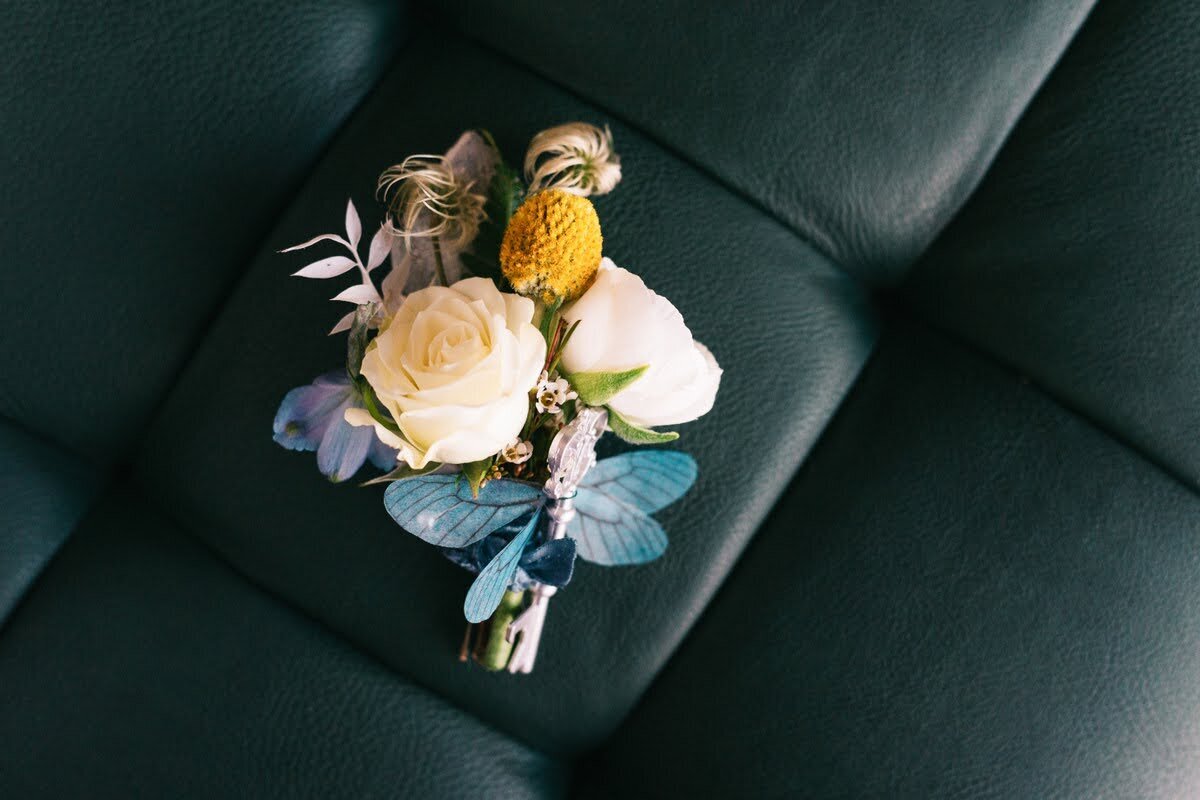 Boutonniere with blue, yellow and white.