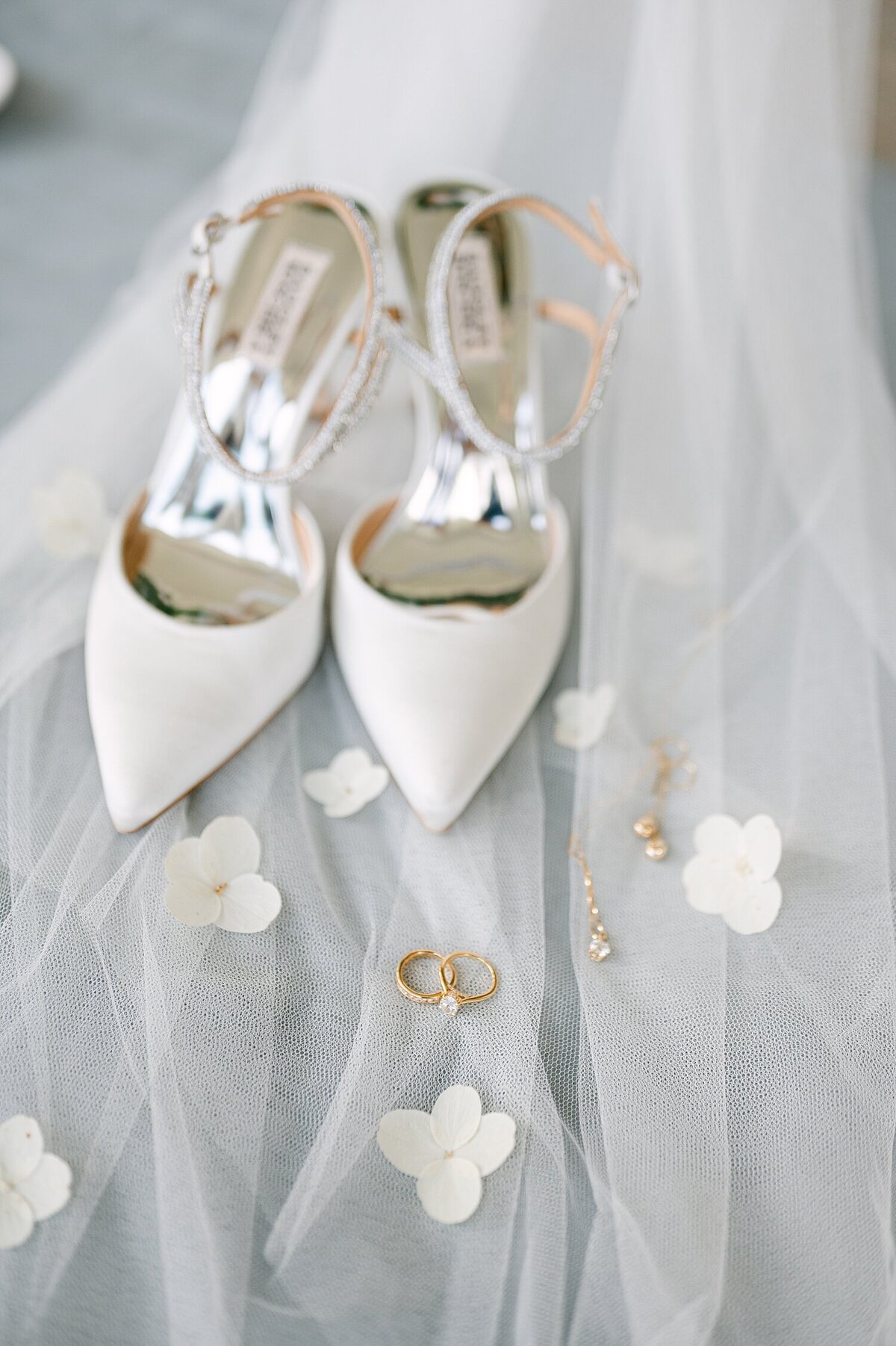 AlexisLunsfordElegantweddingfeaturedonStyleMePretty_0003
