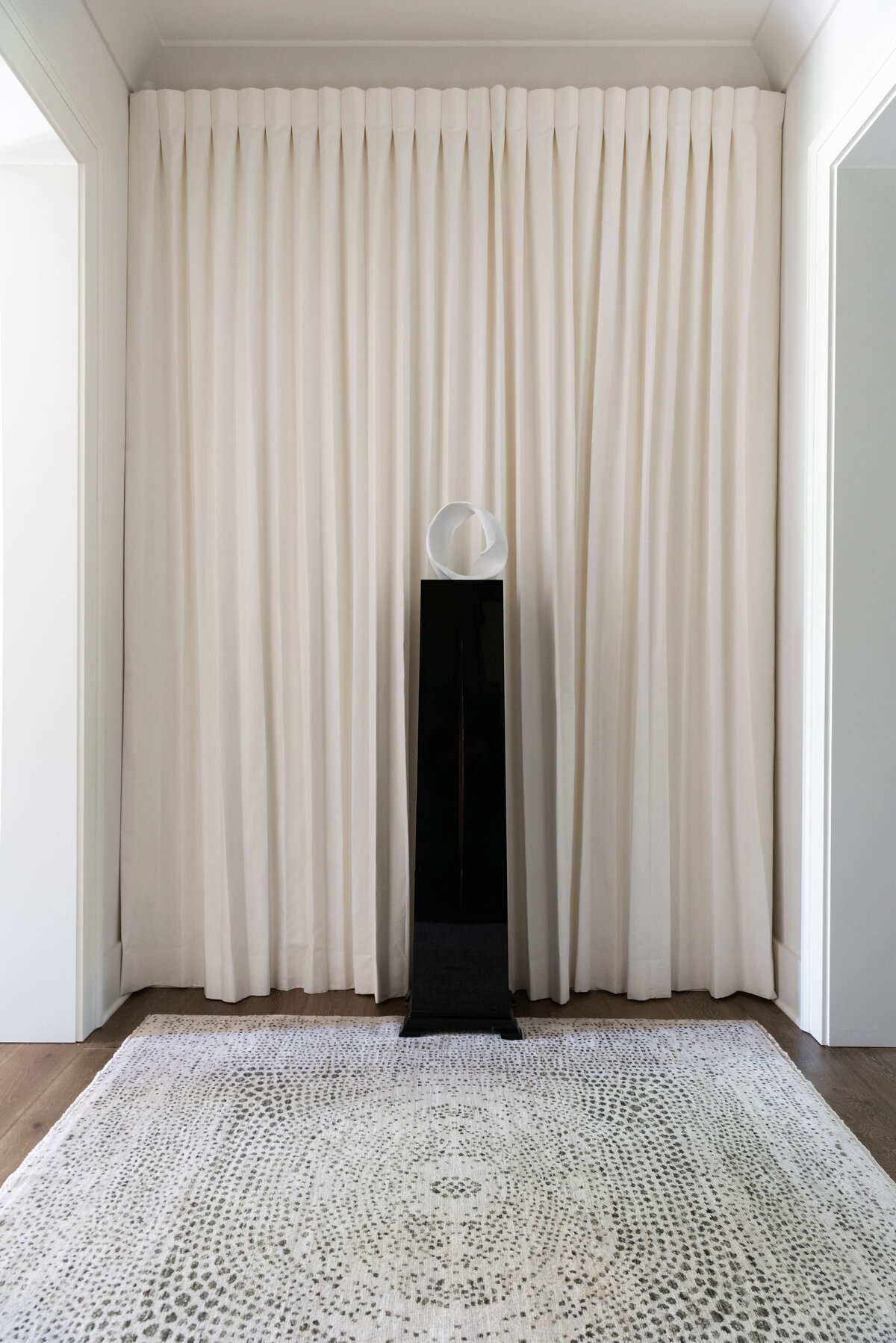 Countess / Gibson Residence - Foyer - Evan Millárd Interior Design