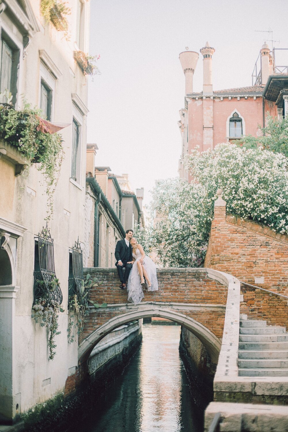 venice-elopement-photographer-editorial-film-35mm-wedding-fashion_0140