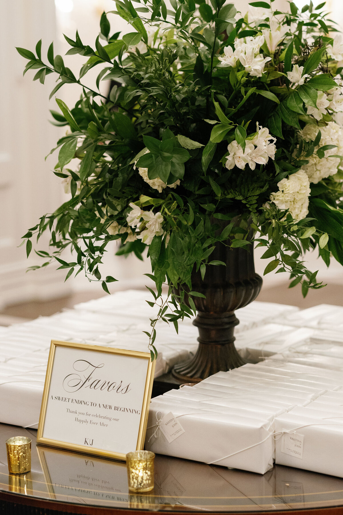 wedding-favors-table-flowers-wedding-florist-connecticut-enza-events
