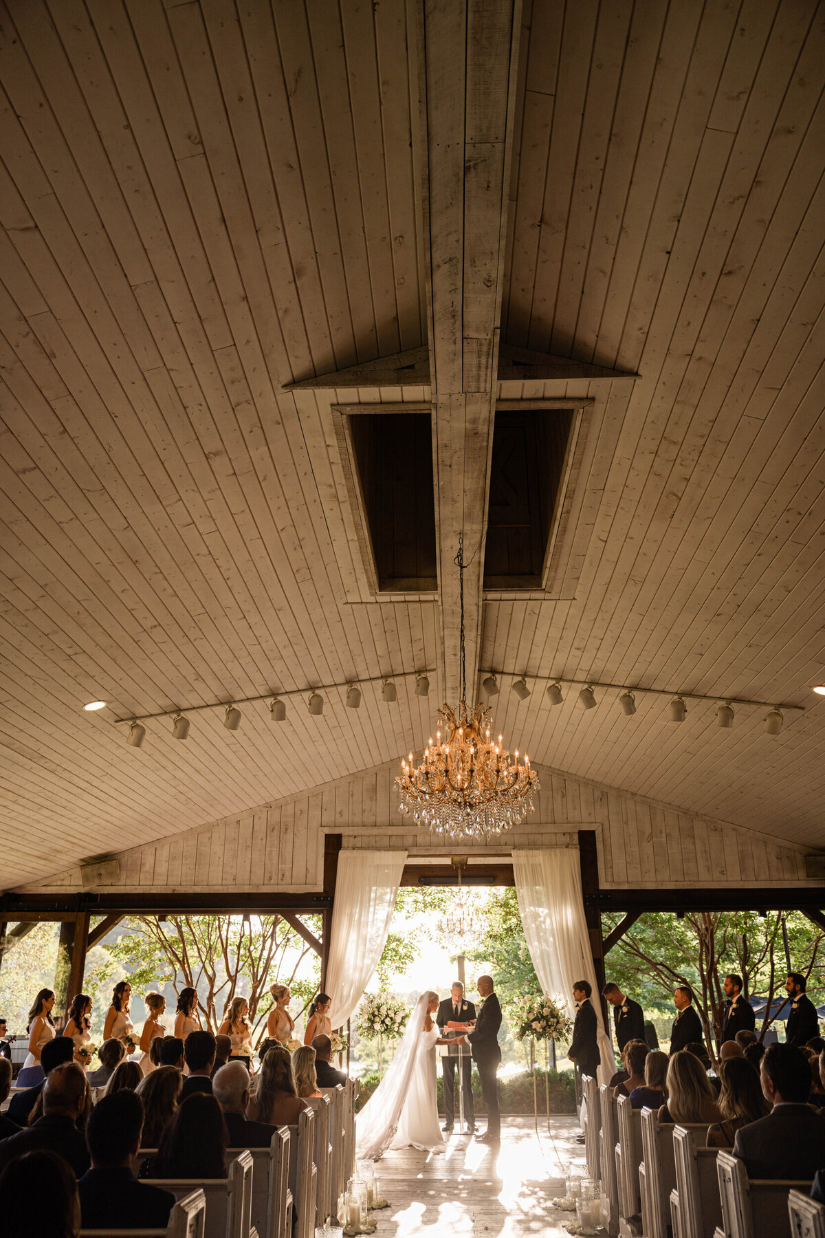 white-wedding-florals-28