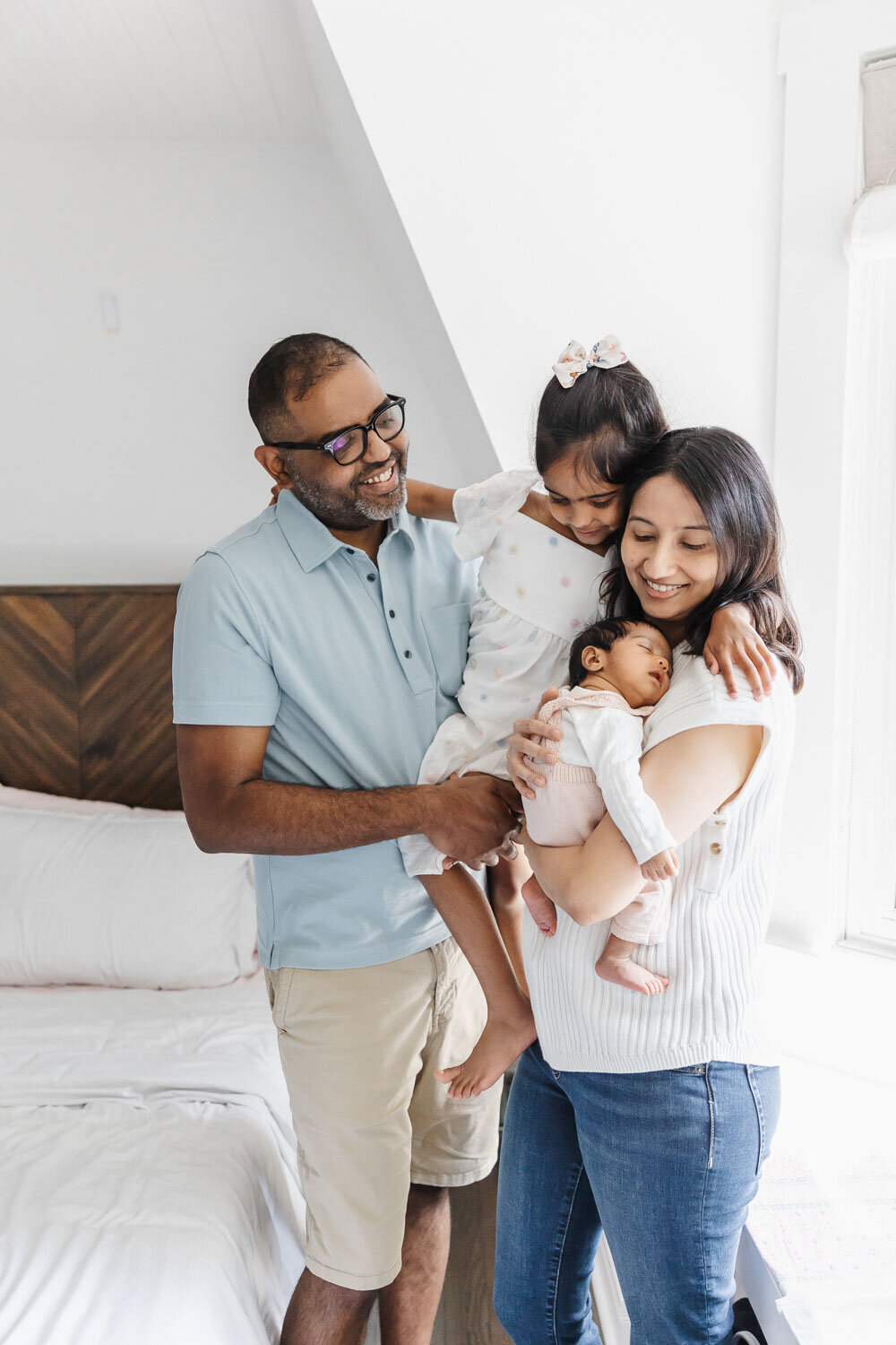 relaxed-at-home-newborn-Photography-toronto-big-sister-5