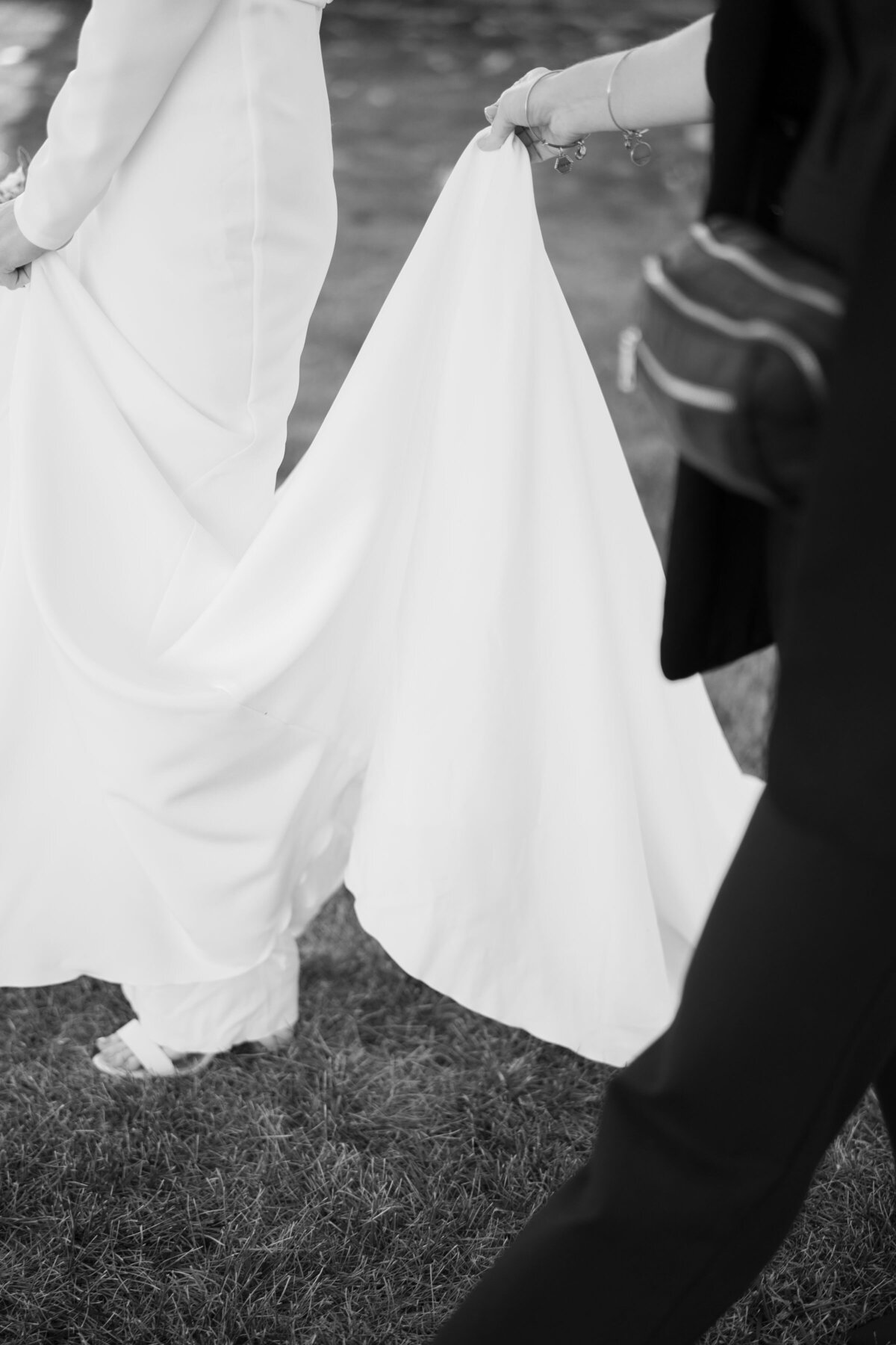Indiana_Michigan_Wedding Planner_Idaville_Sioux Monti_Barn_Editorial_Bridal Fashion_Outdoor Wedding_Wedding Dress