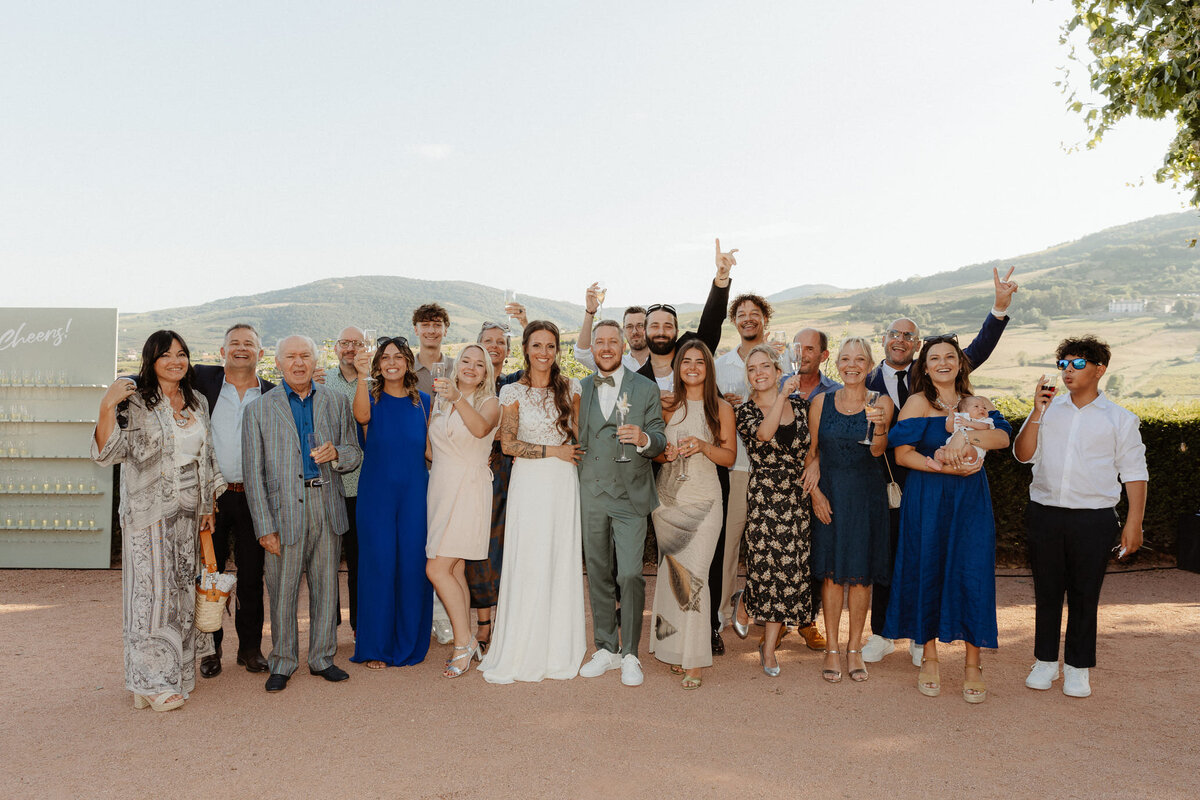 Prisylia-et-Guillaume-cocktail-mariage-photo-de-groupe