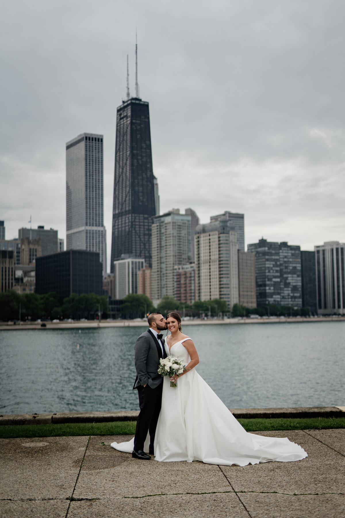 Millennium-Moments-Chicago-Wedding-Photograper-Hilton-Chicago-Modern-Bride-Groom-FAV-89